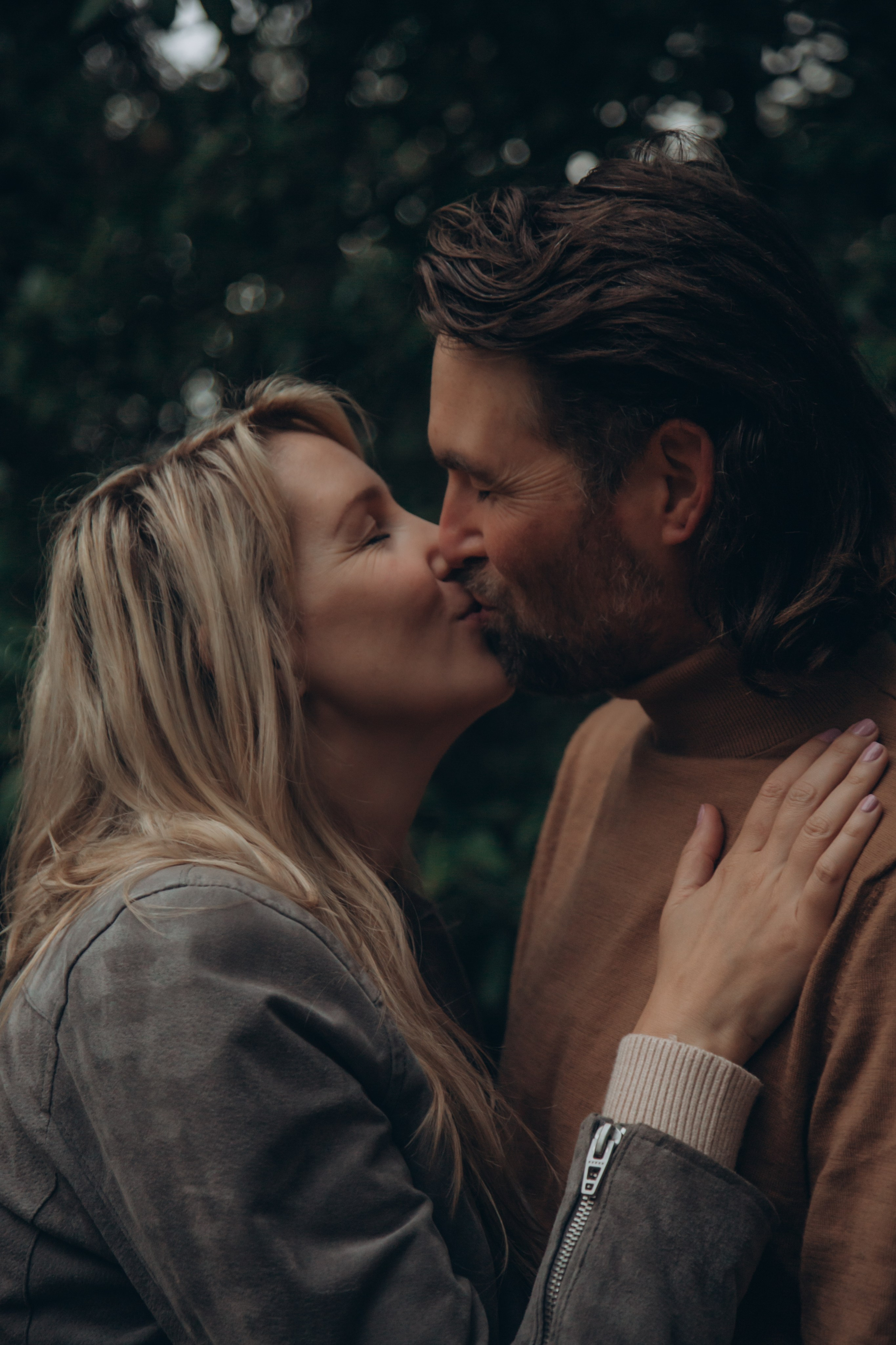 Family in nature. Family and children’s lifestyle photographer Elena Tumanova