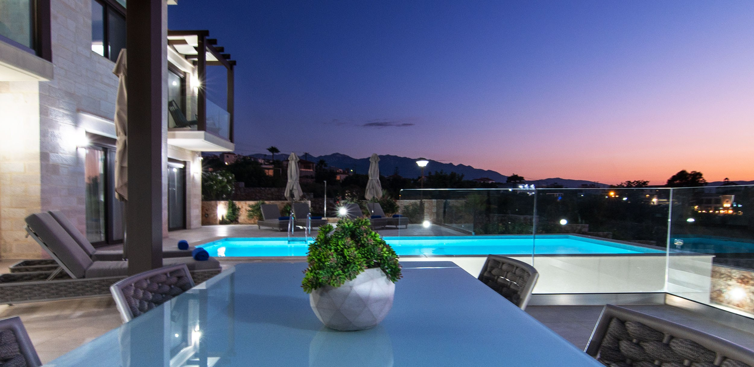 Stone House in Plaka. Photograper in Chania, Crete
