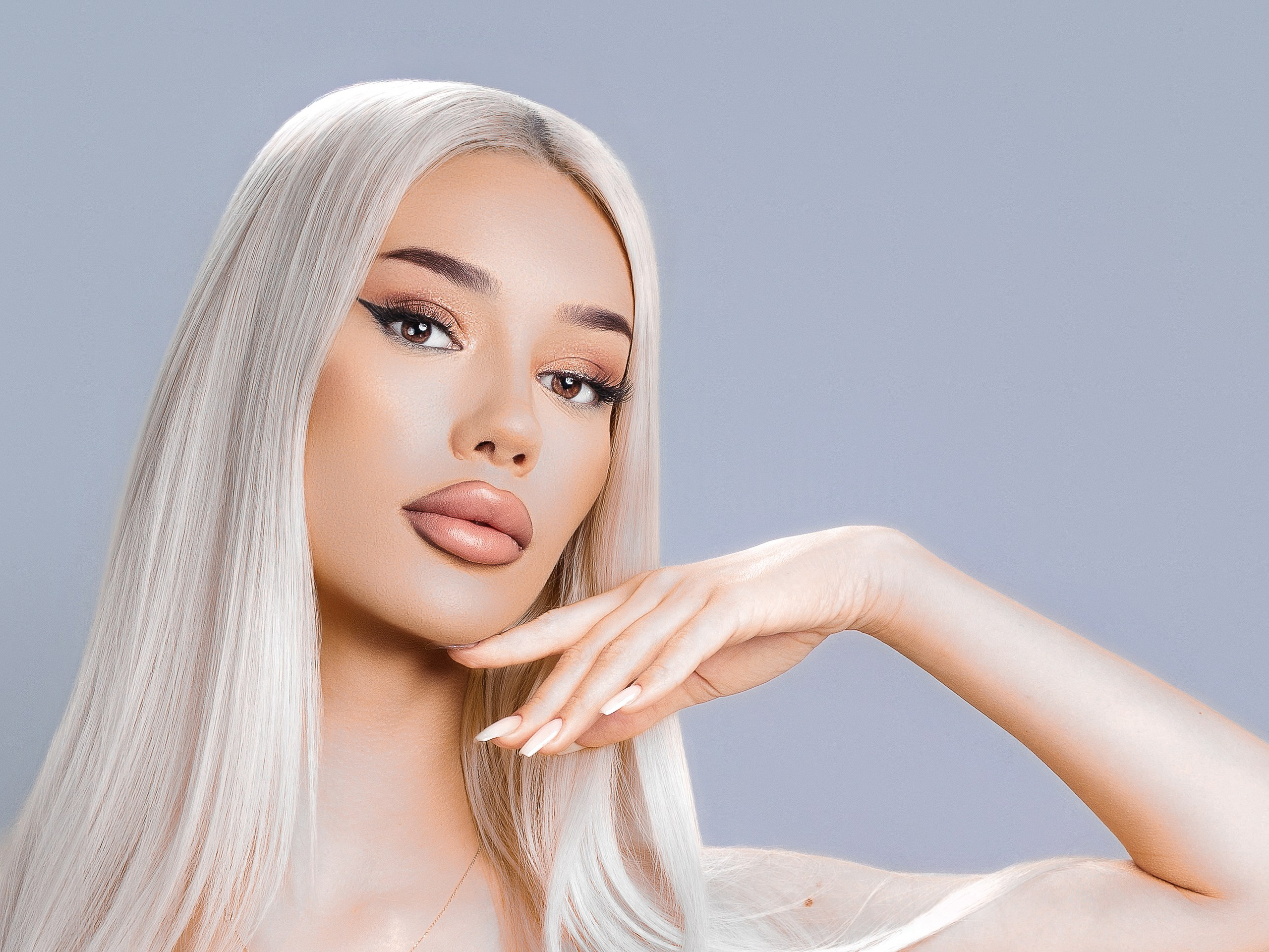 Studio foto profesional în București, specializat în portrete, beauty, fashion și fotografie de produs. Lumini de calitate. – Mitroi Iulian