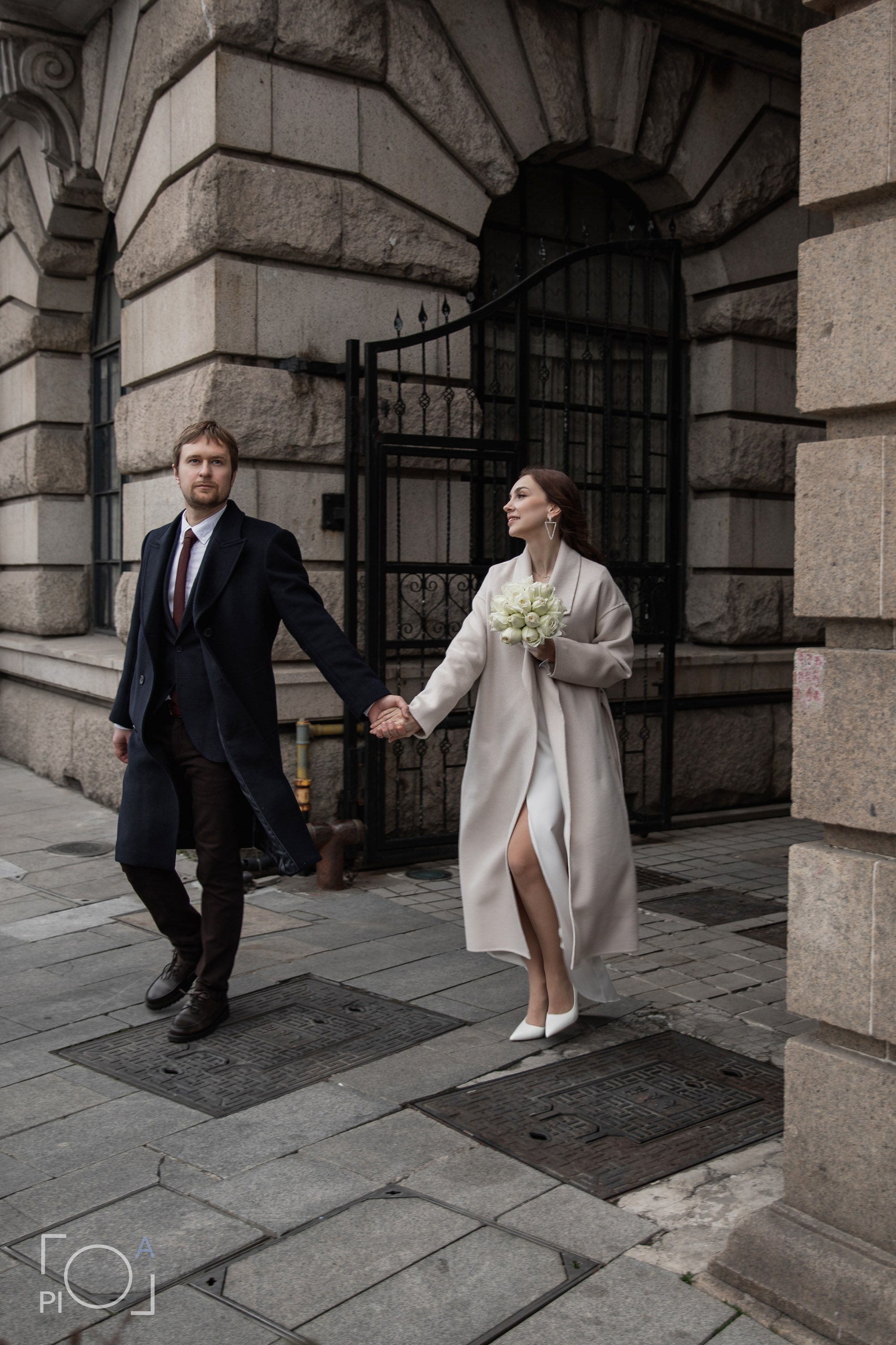 Свадебная фотосессия с консульской подписью в консульстве. Фотограф в Шанхае — Лола Пидлуская