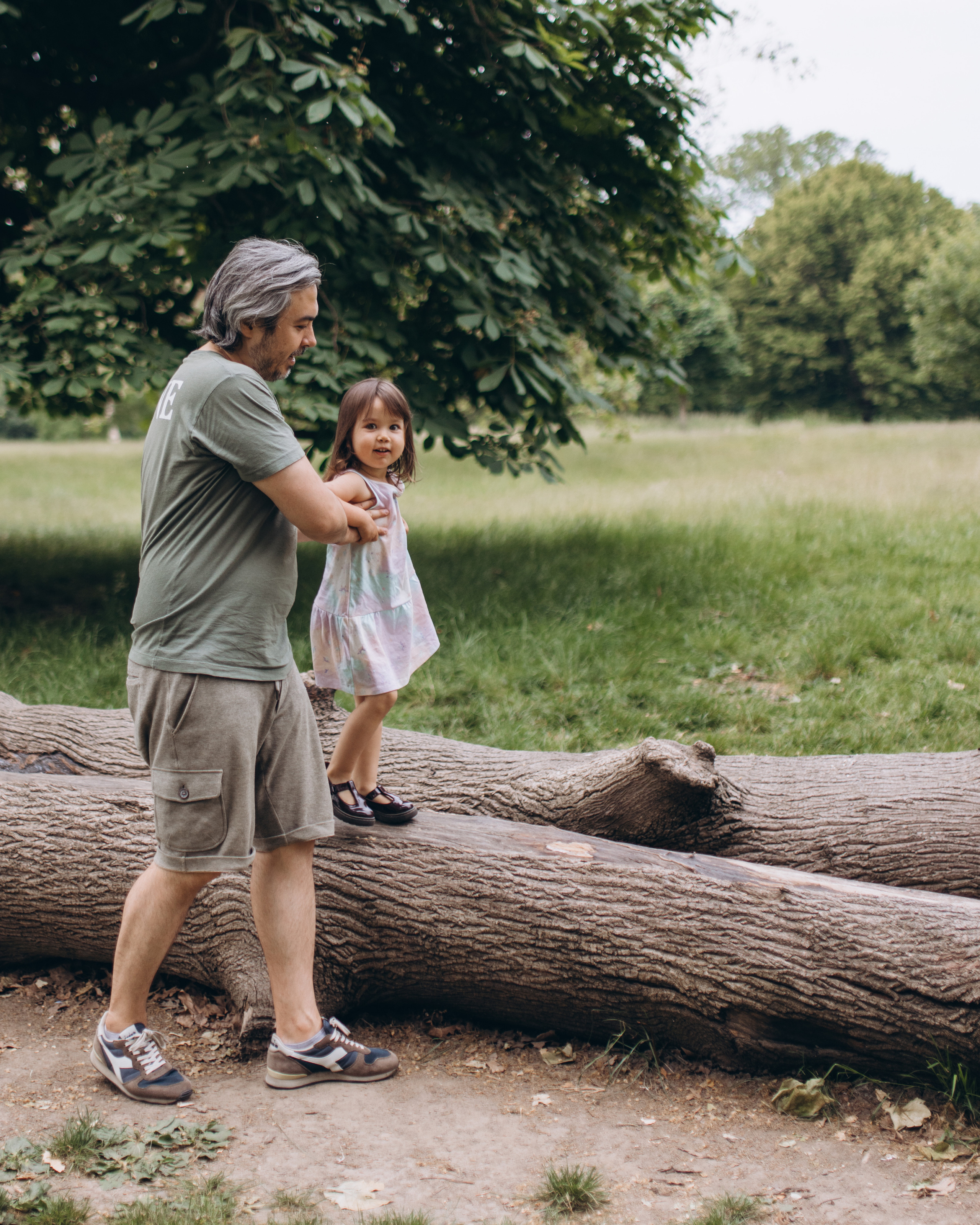 Igor and his family (Hyde Park). Anastasia Klink, Photographer in London