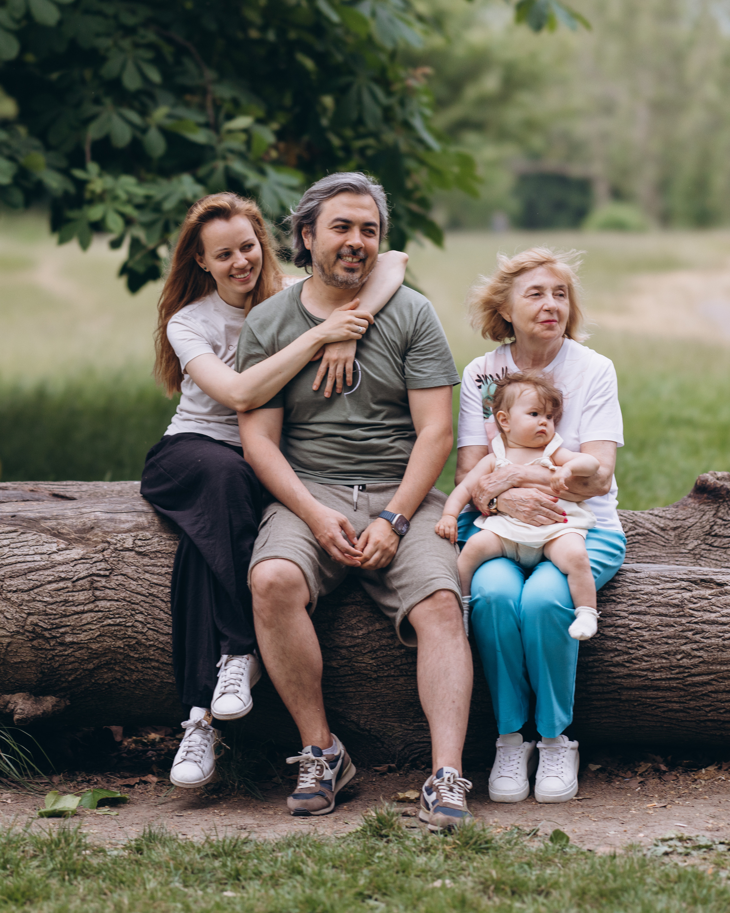Igor and his family (Hyde Park). Anastasia Klink, Photographer in London