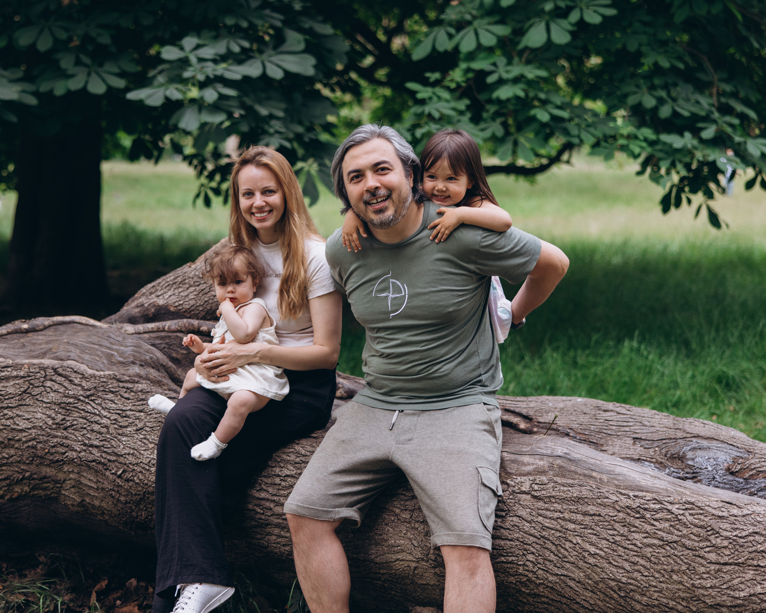 Igor and his family (Hyde Park). Anastasia Klink, Photographer in London