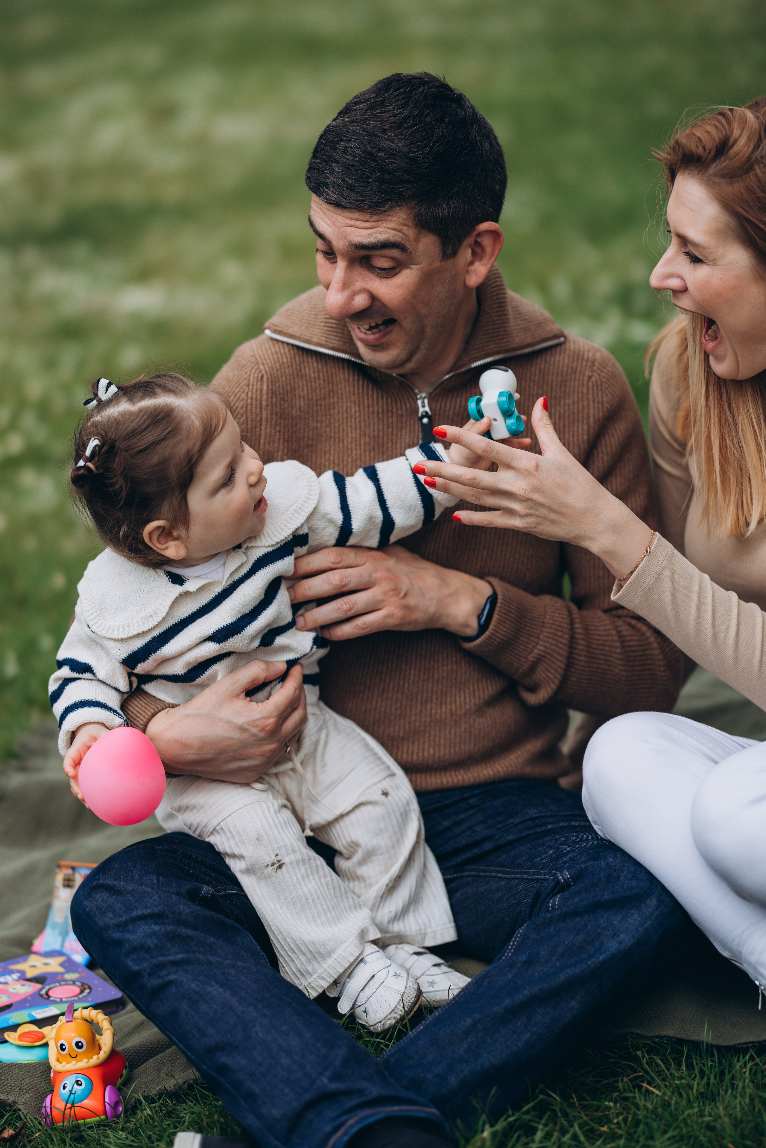 Sofia with parents (Greenwich Park). Anastasia Klink, Photographer in London