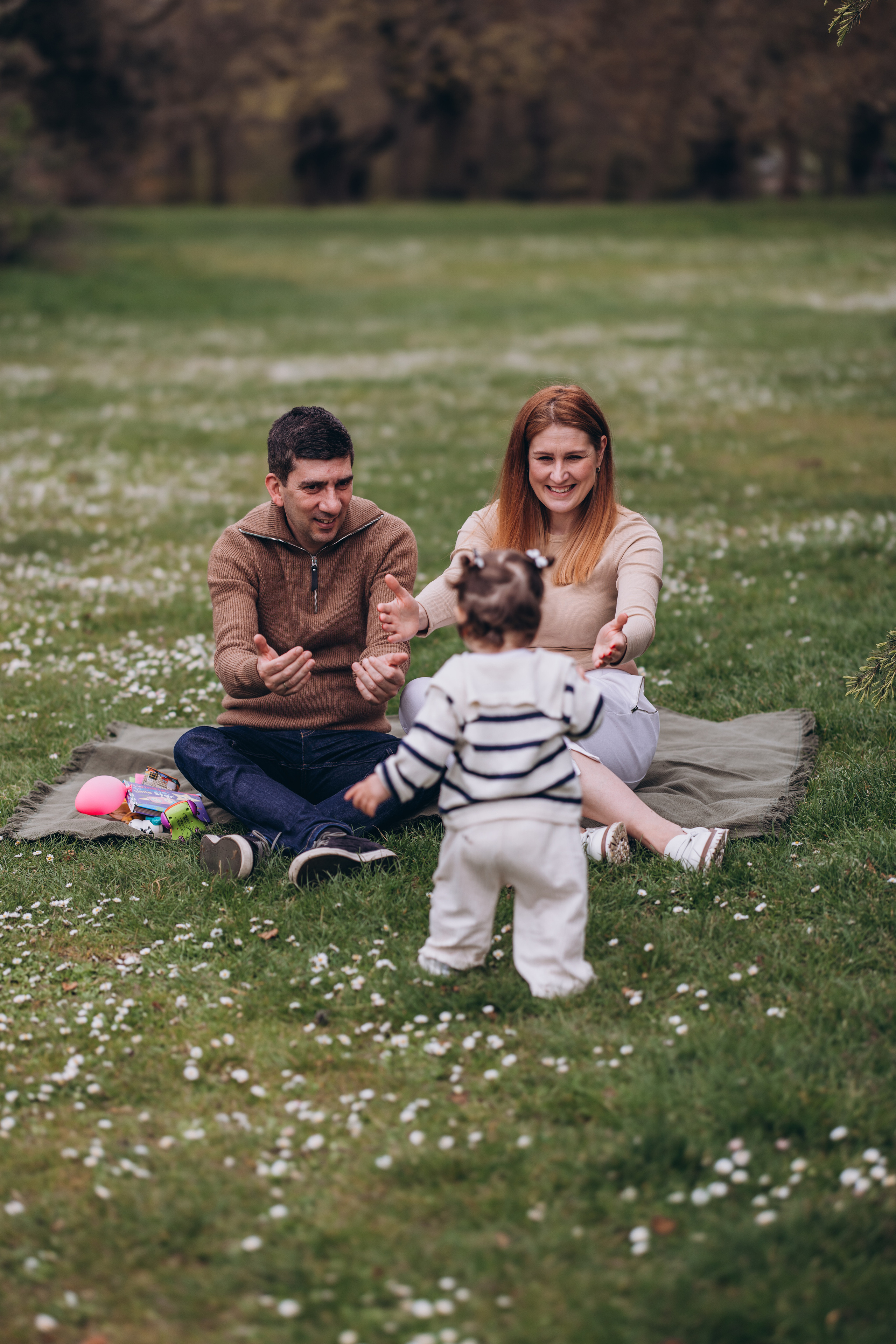 Sofia with parents (Greenwich Park). Anastasia Klink, Photographer in London