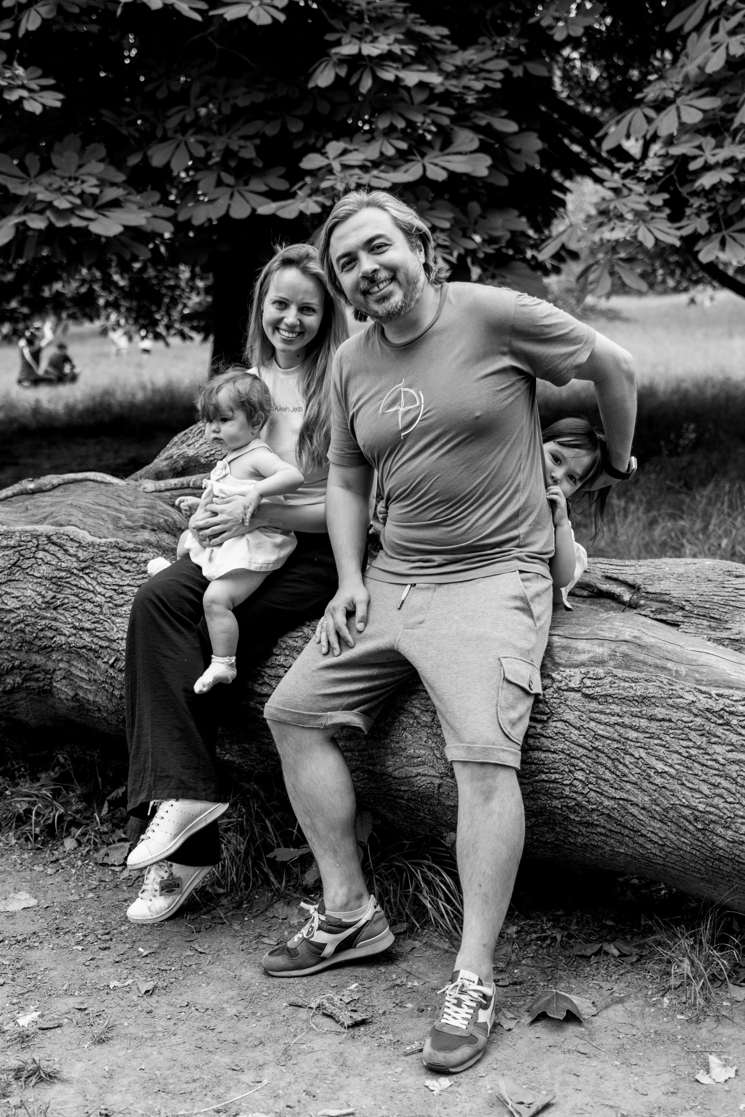 Igor and his family (Hyde Park). Anastasia Klink, Photographer in London