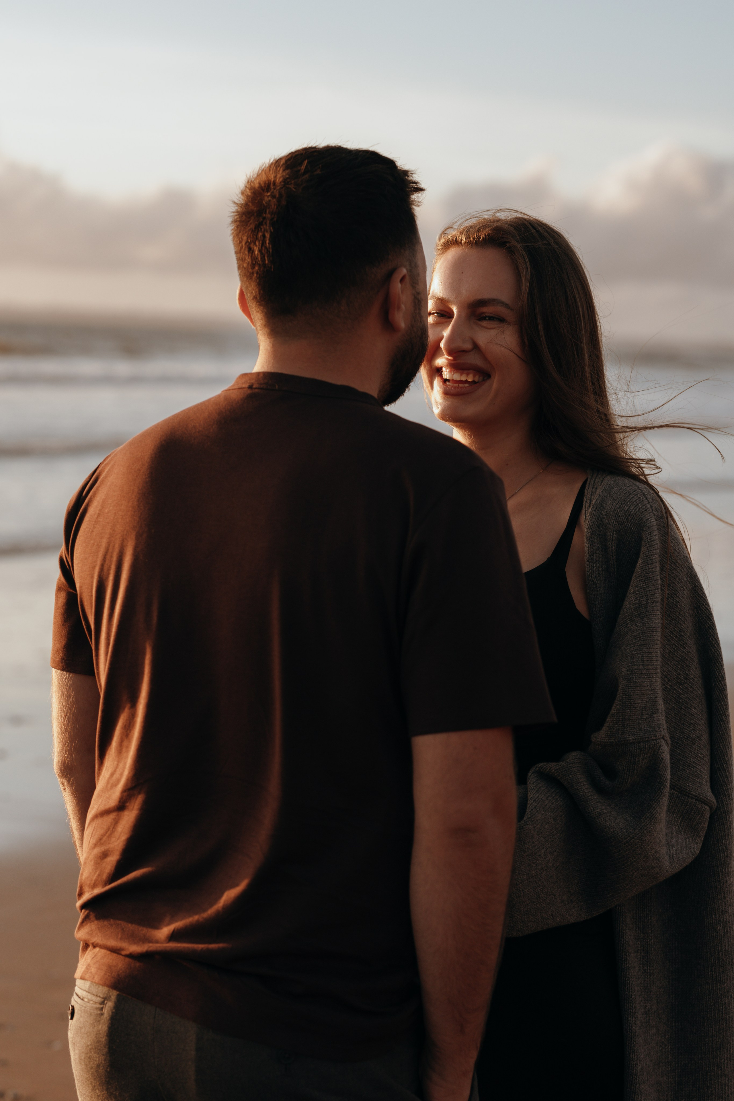 Sunset maternity photoshoot. Annah Louwagie — Lifestyle photographer for couples, families & brands | France & worldwide