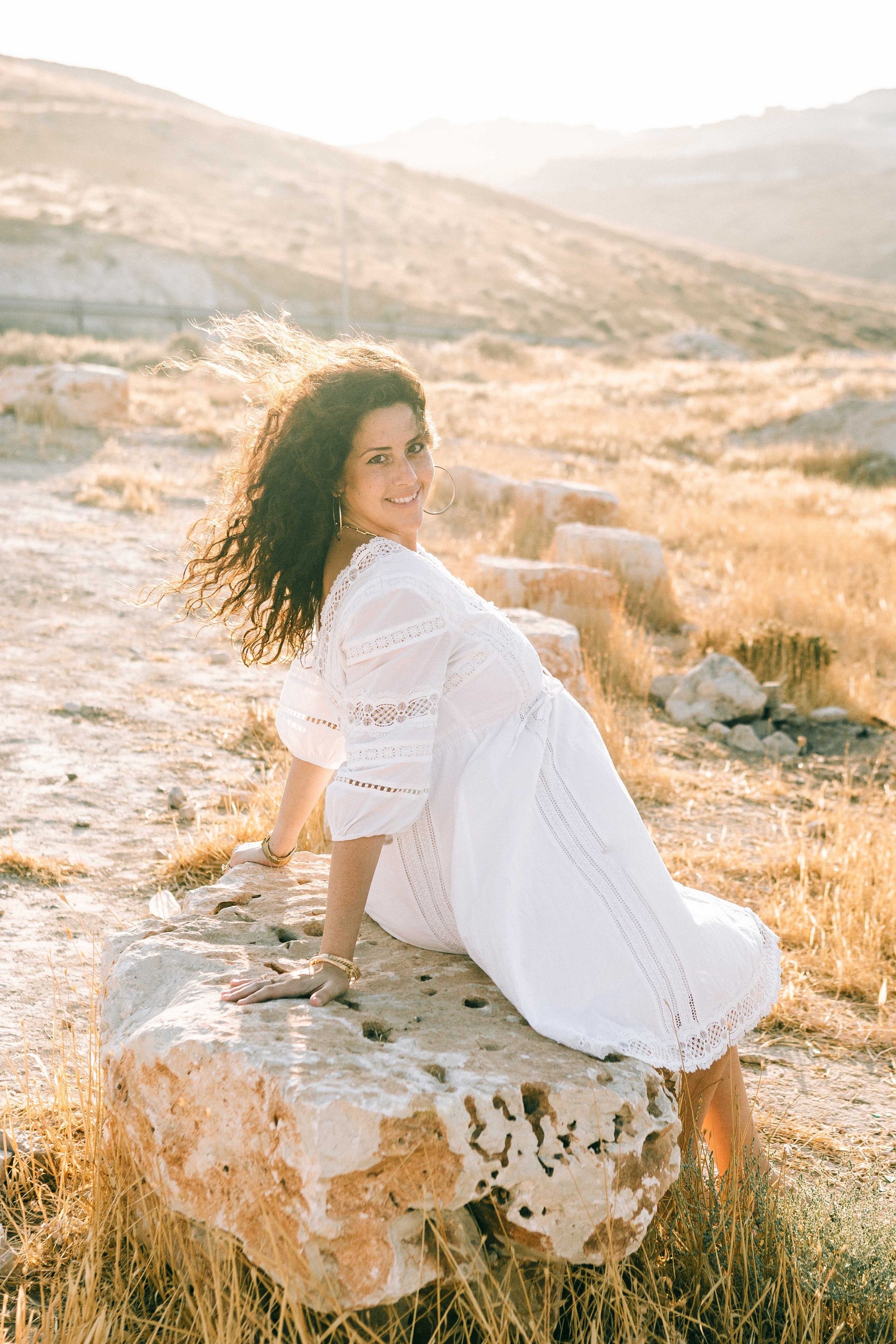 PREGNANT PHOTOSESSION IN THE DESERT. PHOTOGRAPHER IN ISRAEL