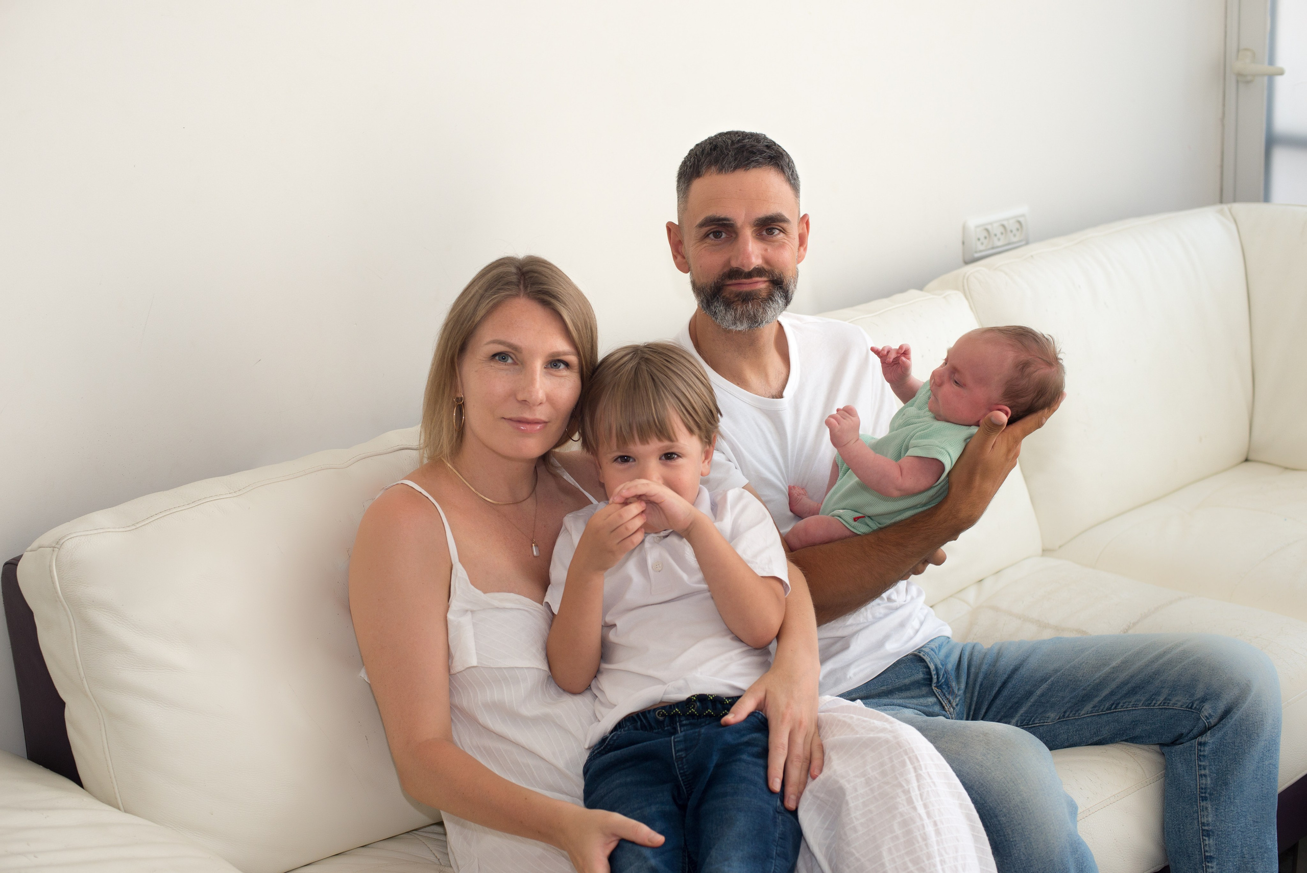 Катя, Андрей Мирон и Лео. Визуальный брендинг