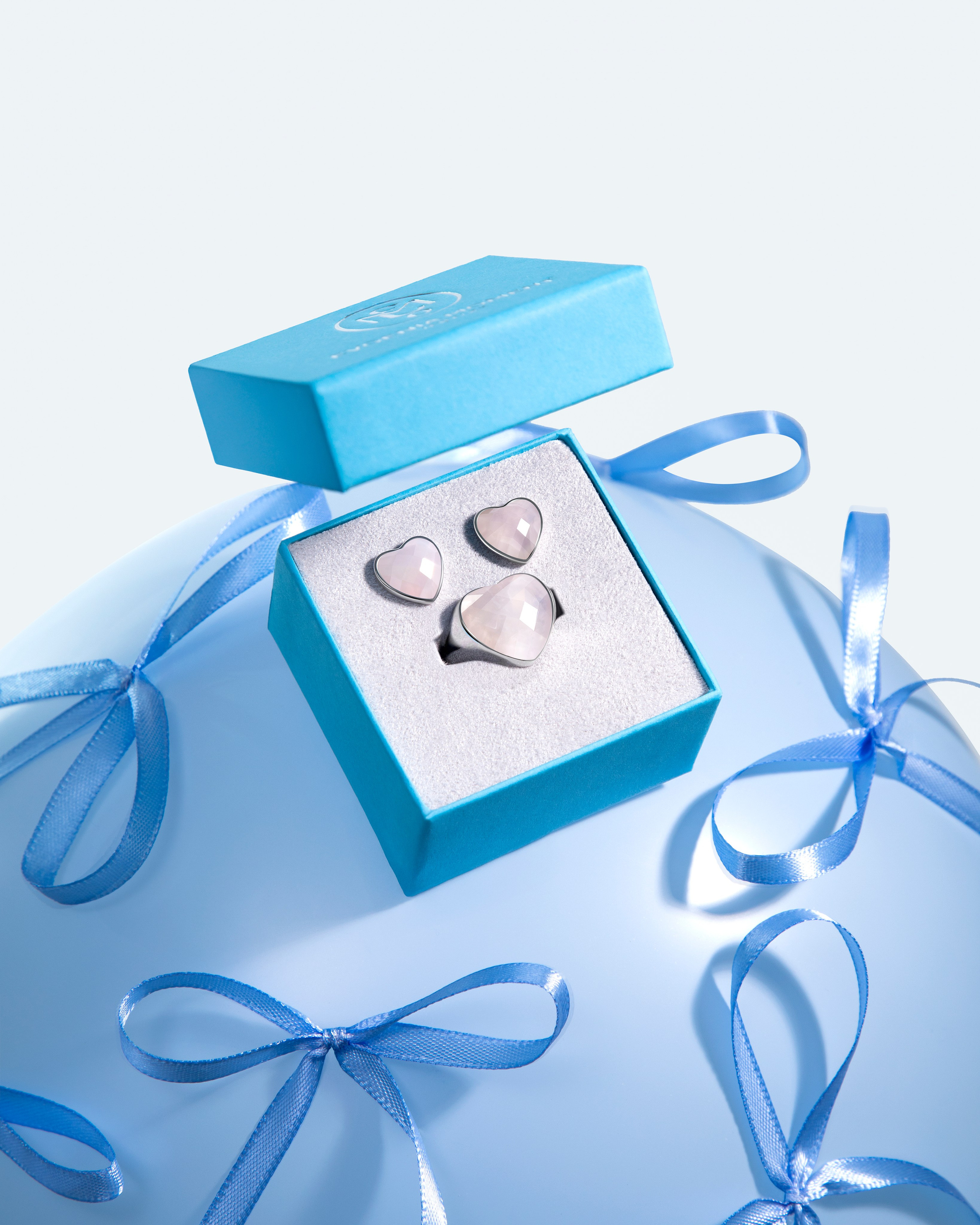 jewelry retouching, high-end jewelry editing, ring photo retouch, necklace retouching, earring retouch, bracelet photo editing, gold jewelry editing, silver retouching, diamond photo retouch, gemstone retouching, jewelry photo enhancement, jewelry for social media, Instagram jewelry visuals, clean jewelry retouch, shiny metal retouching, jewelry background cleanup, product retouching for Instagram, jewelry flatlay editing, sparkle enhancement, jewelry shadows retouch, jewelry color correction, commercial photo retouching, e-commerce retouching, high-end product retouching, product photography editing, clean product visuals, photo editing for brands, professional product retoucher, minimal product editing, packaging retouching, advertising photo editing