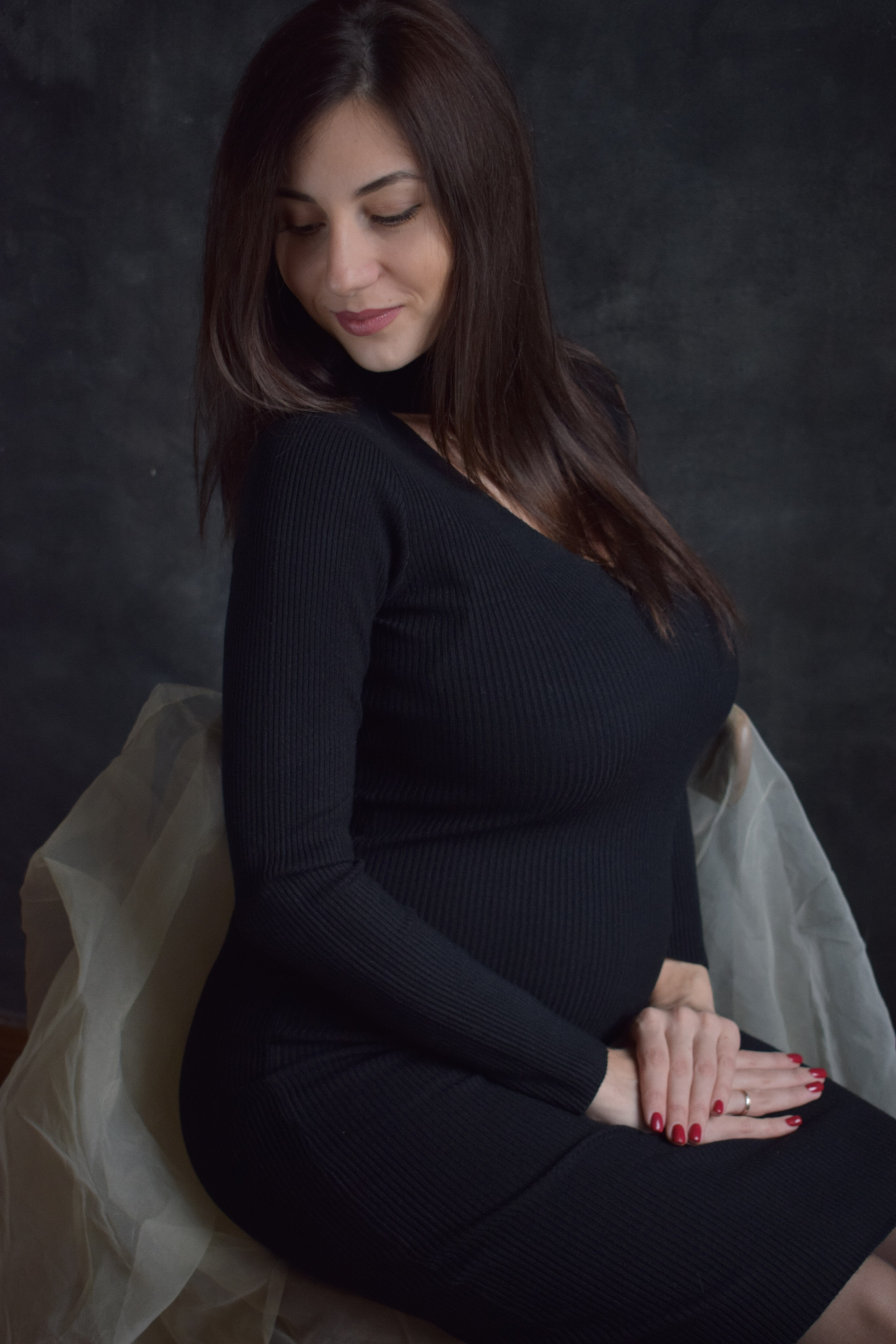 Maternity photoshoot (Studio). Photographer Margarita Antonova in Naas, Co Kildare