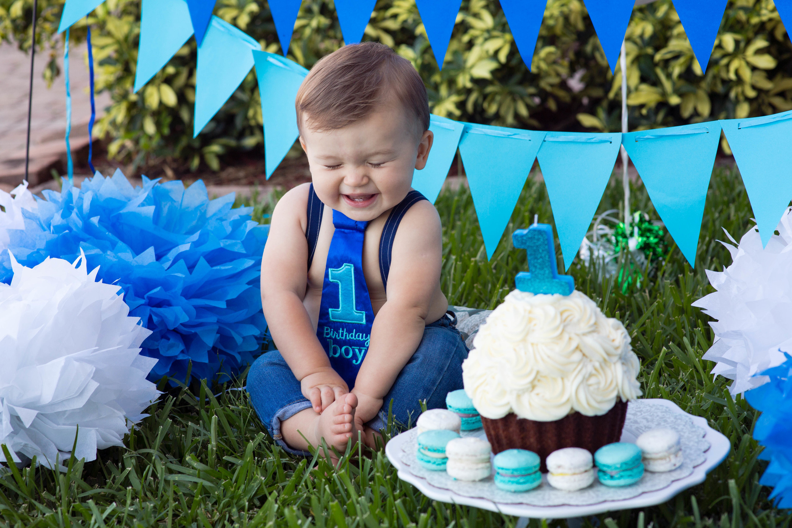 Smash cake photo session in Miami. Miami Family and Event Photographer