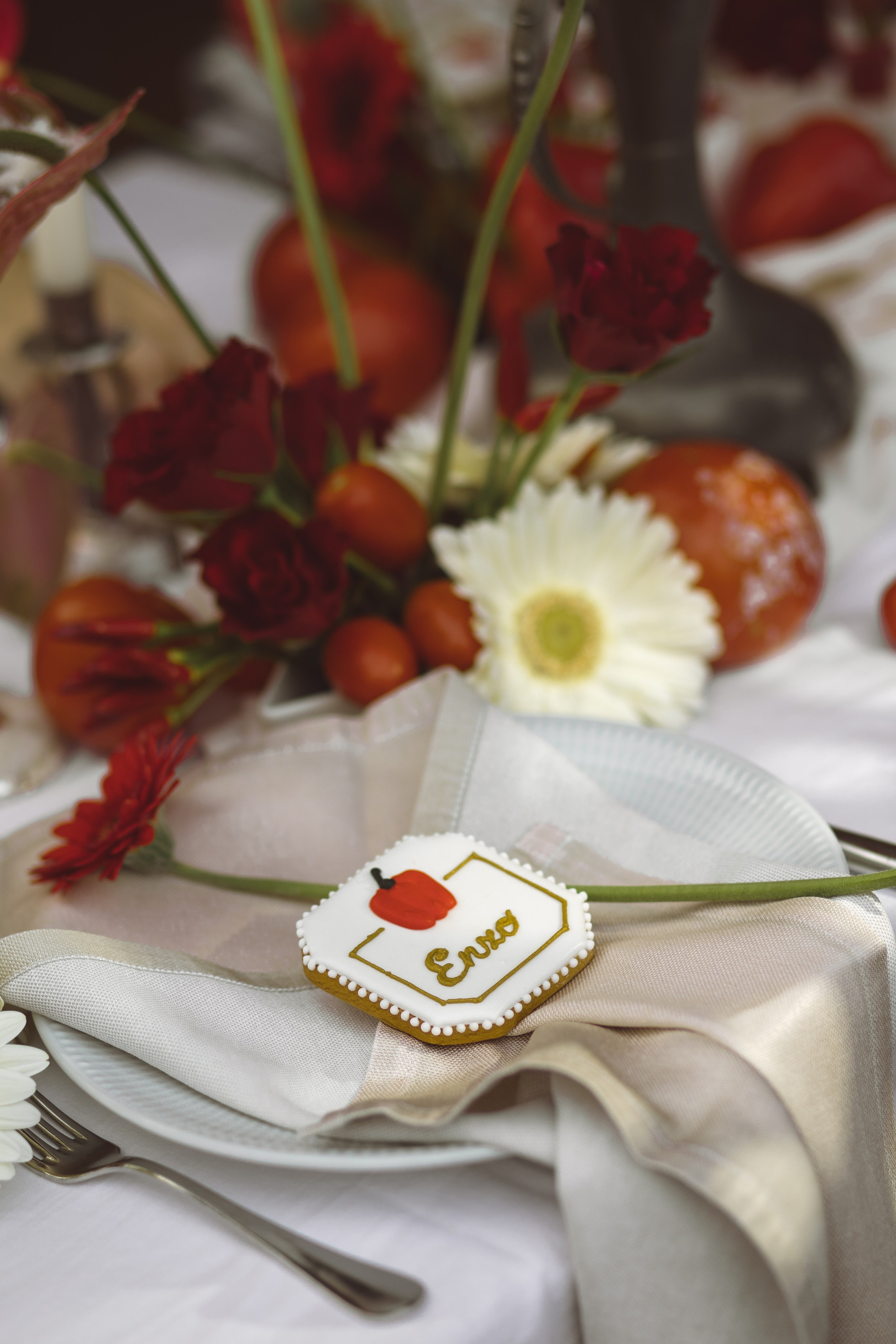 Julia — Red Wedding Editorial on Lake Como. Liza Bizzaro — Italy Wedding, Love Story & Portrait Photographer in Milan, Turin, Piedmont and Across Italy