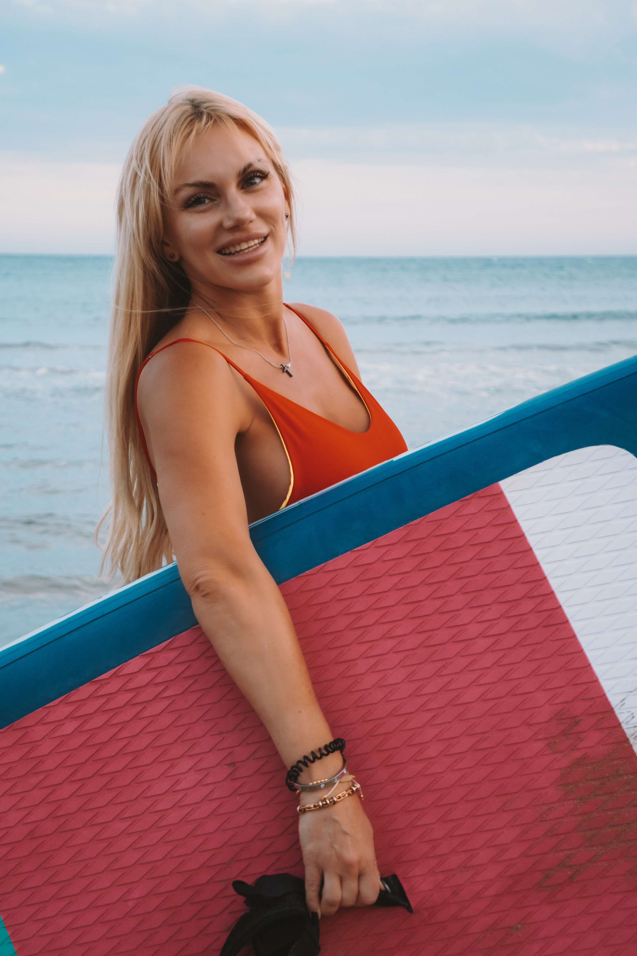 Sesión individual en la playa. Fotografía profesional en Calafell - Elena Medvedeva