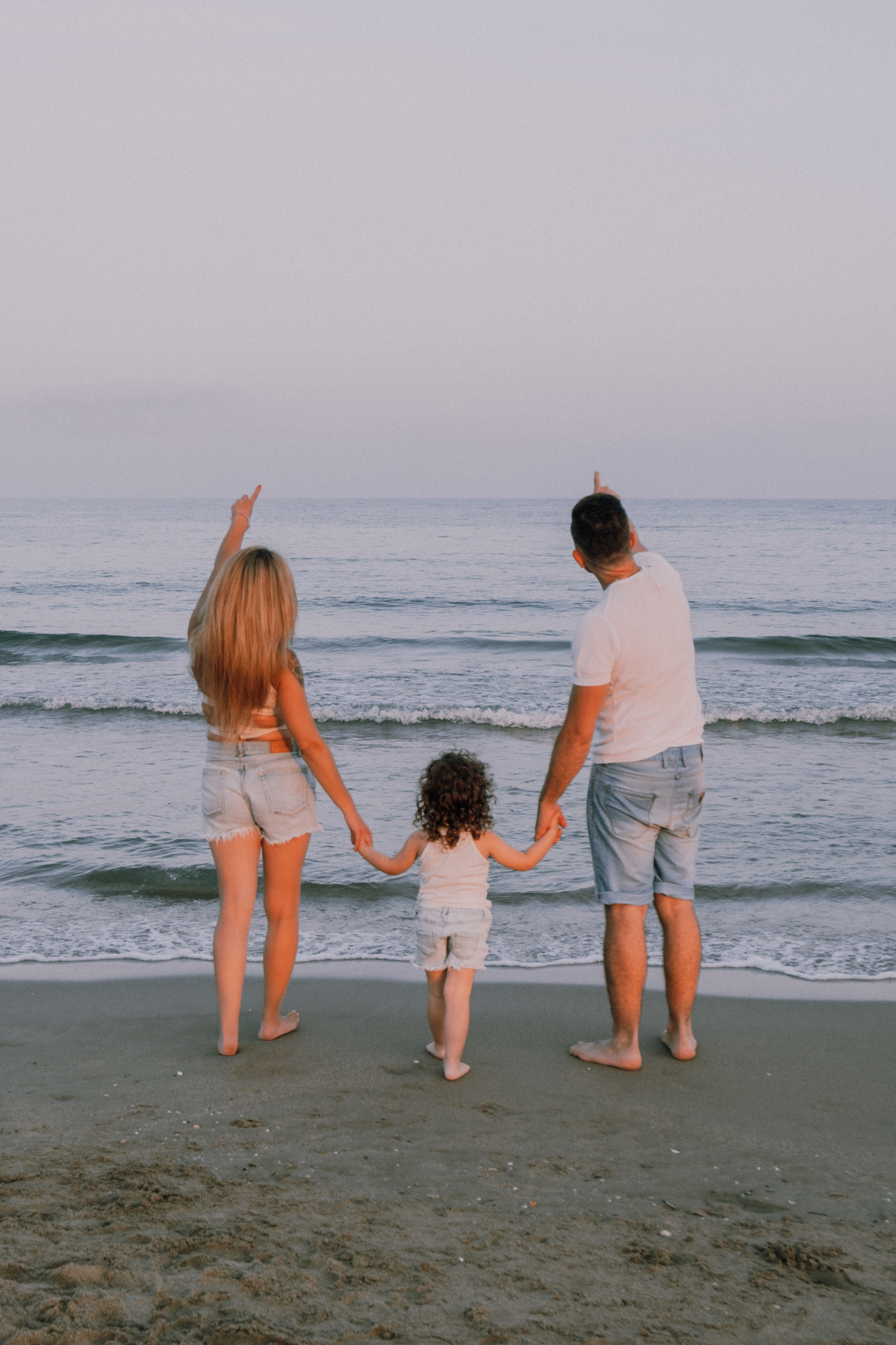Sesión familiar en la playa. Fotografía profesional en Calafell - Elena Medvedeva