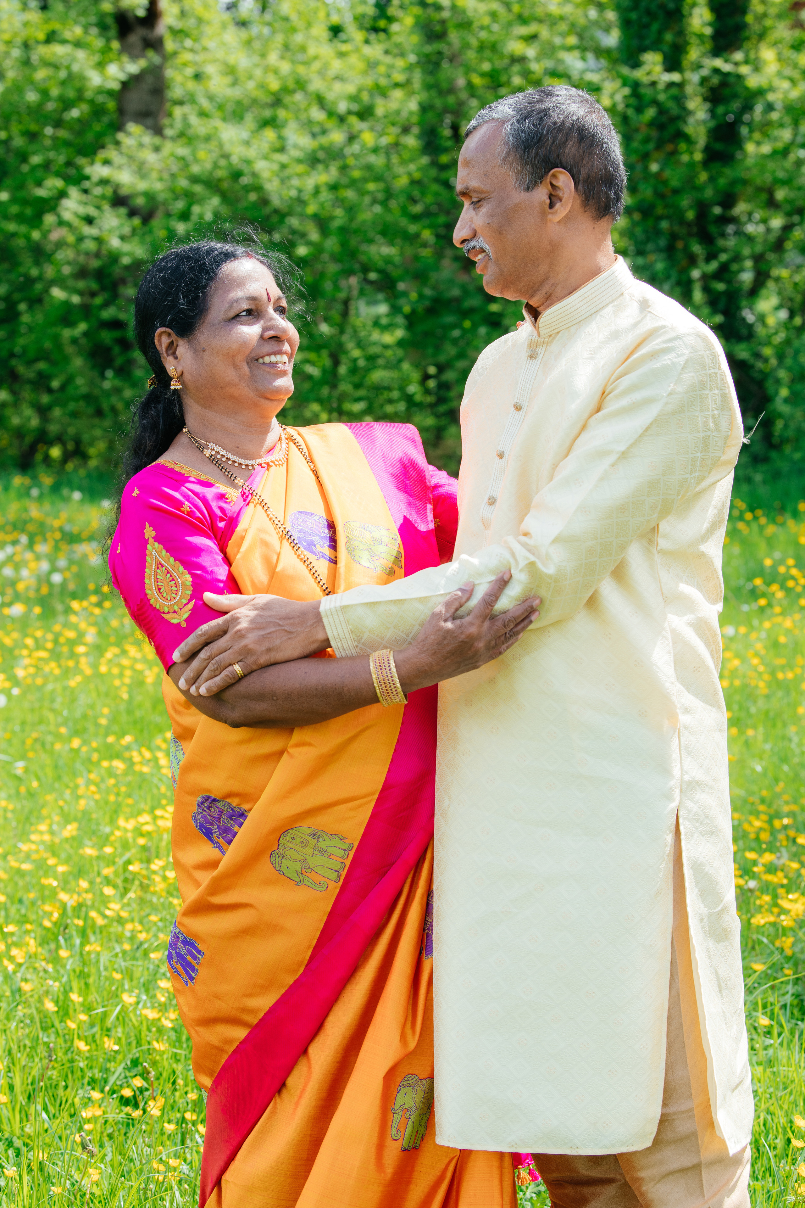 VIJETHA & BJÖRN Indian temple in Dürnten, Switzerland. I am Elena Altendorfer. Wedding photographer in Zurich and Switzerland