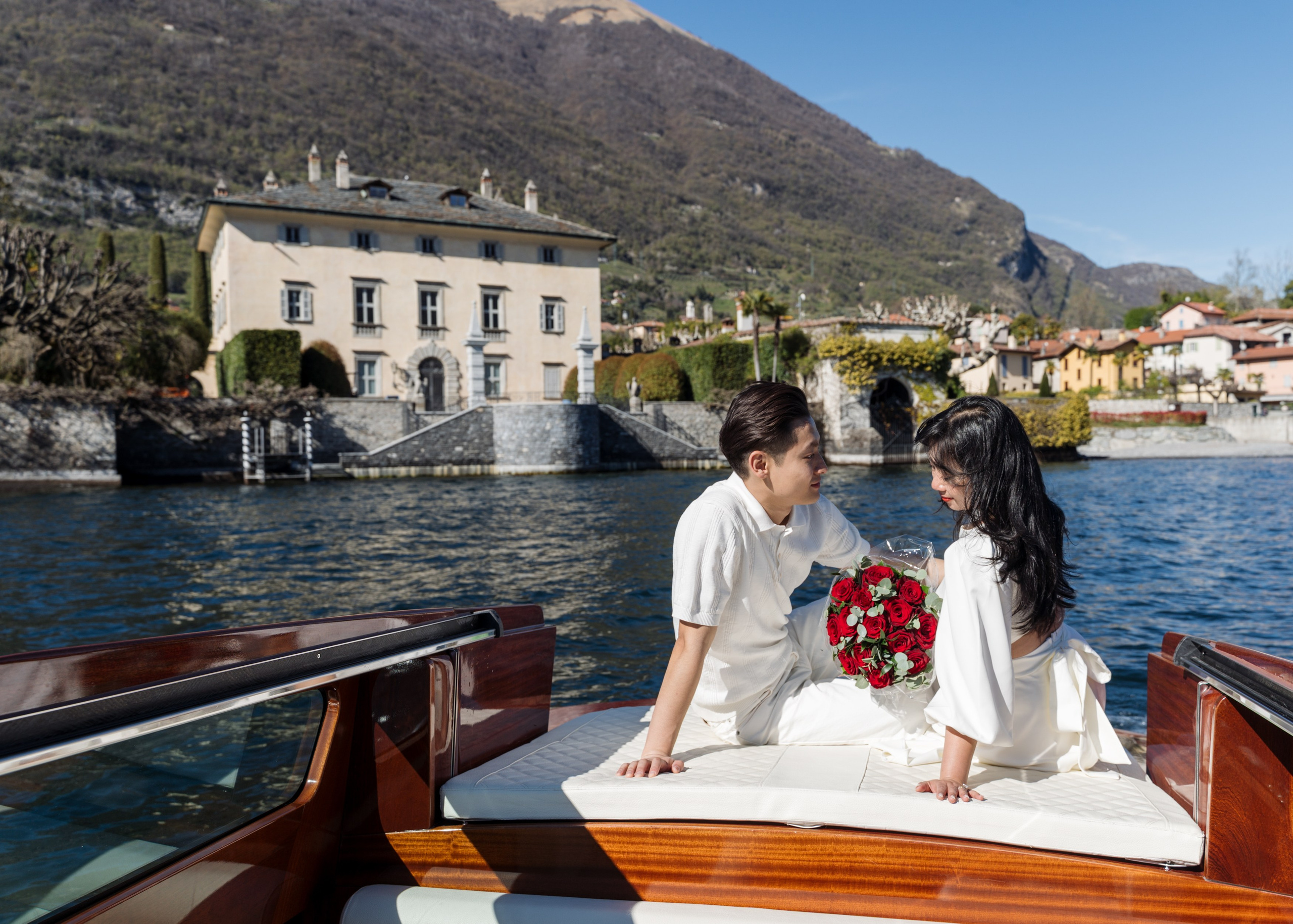Secret Proposal on a Boat in Lake Como. Proposal Photographer in Lake Como