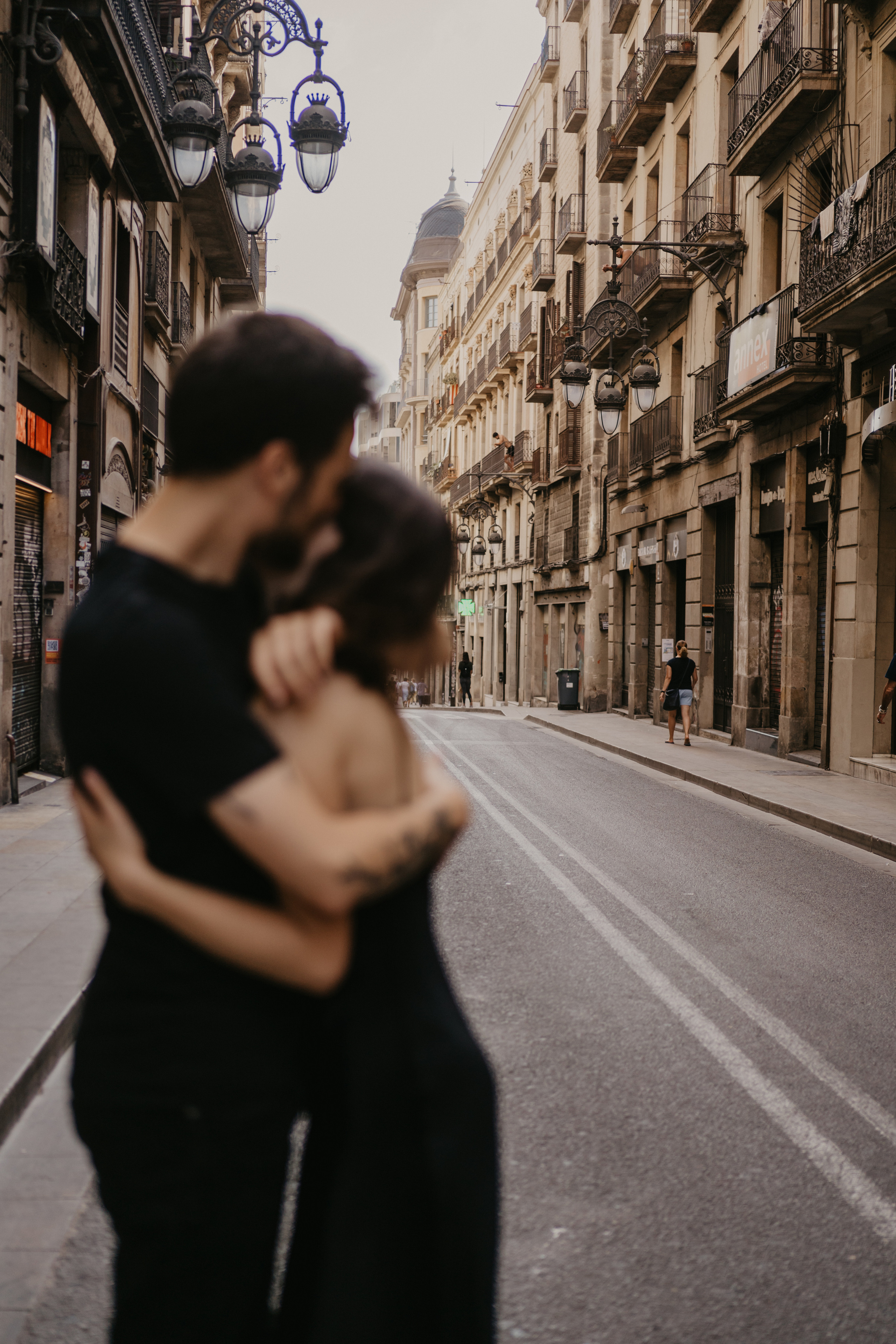 Lovestory in Barcelona. Photographer Kristina Dorina