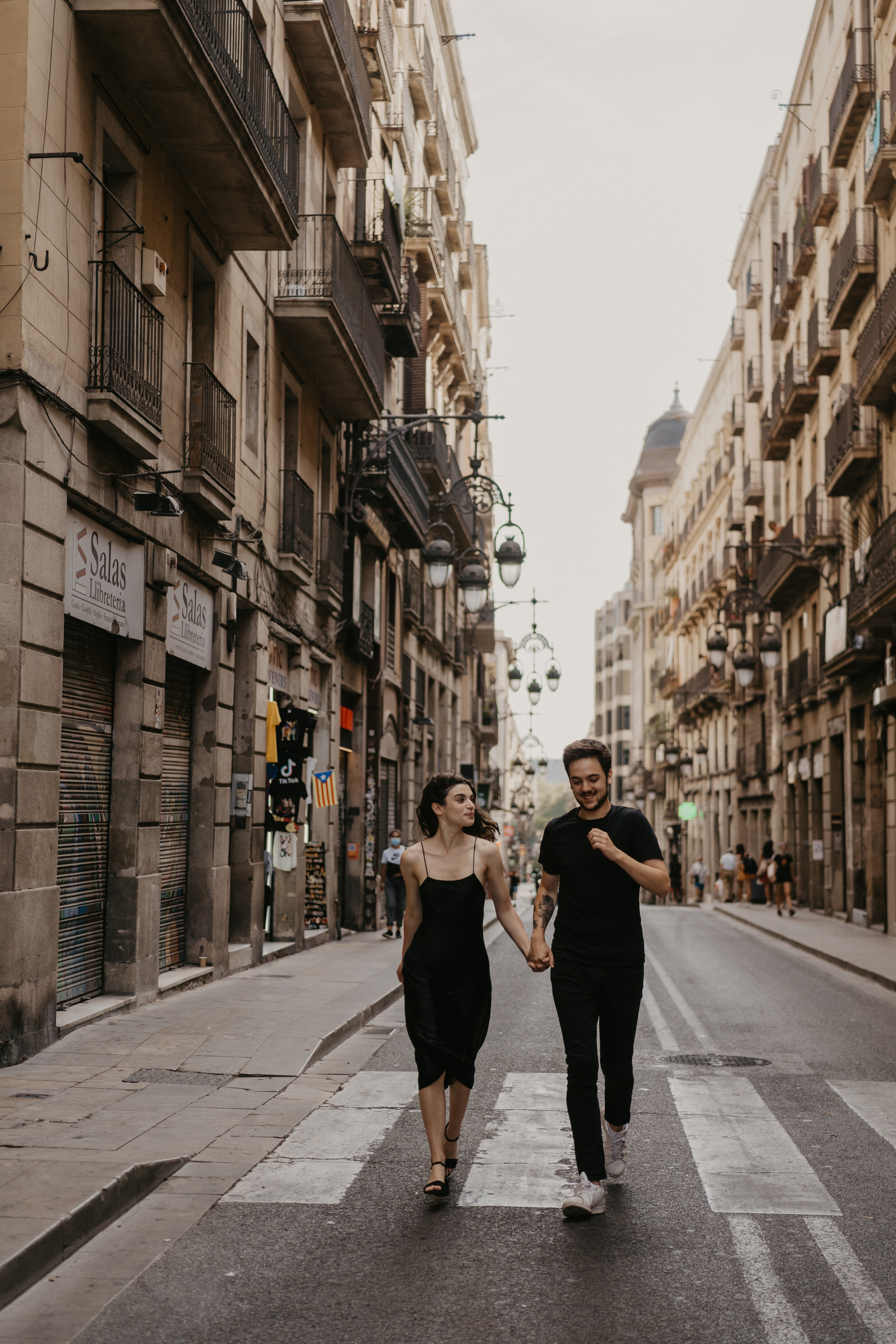 Lovestory in Barcelona. Photographer Kristina Dorina