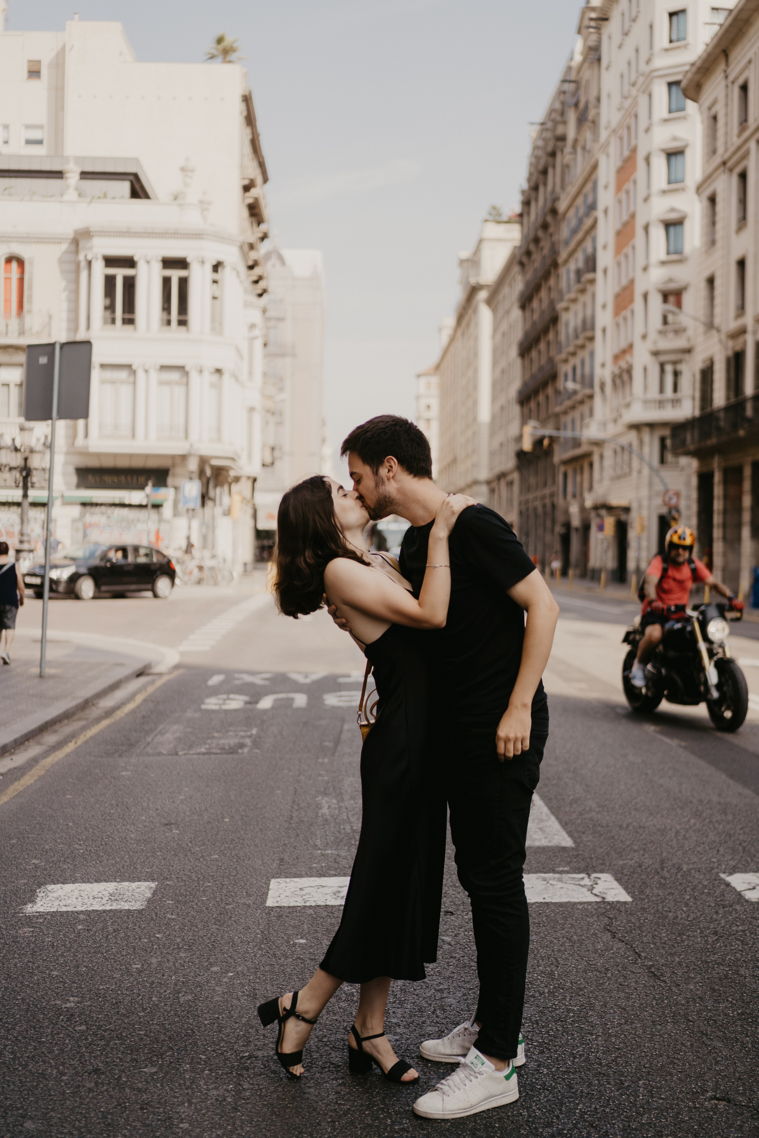 Lovestory in Barcelona. Photographer Kristina Dorina