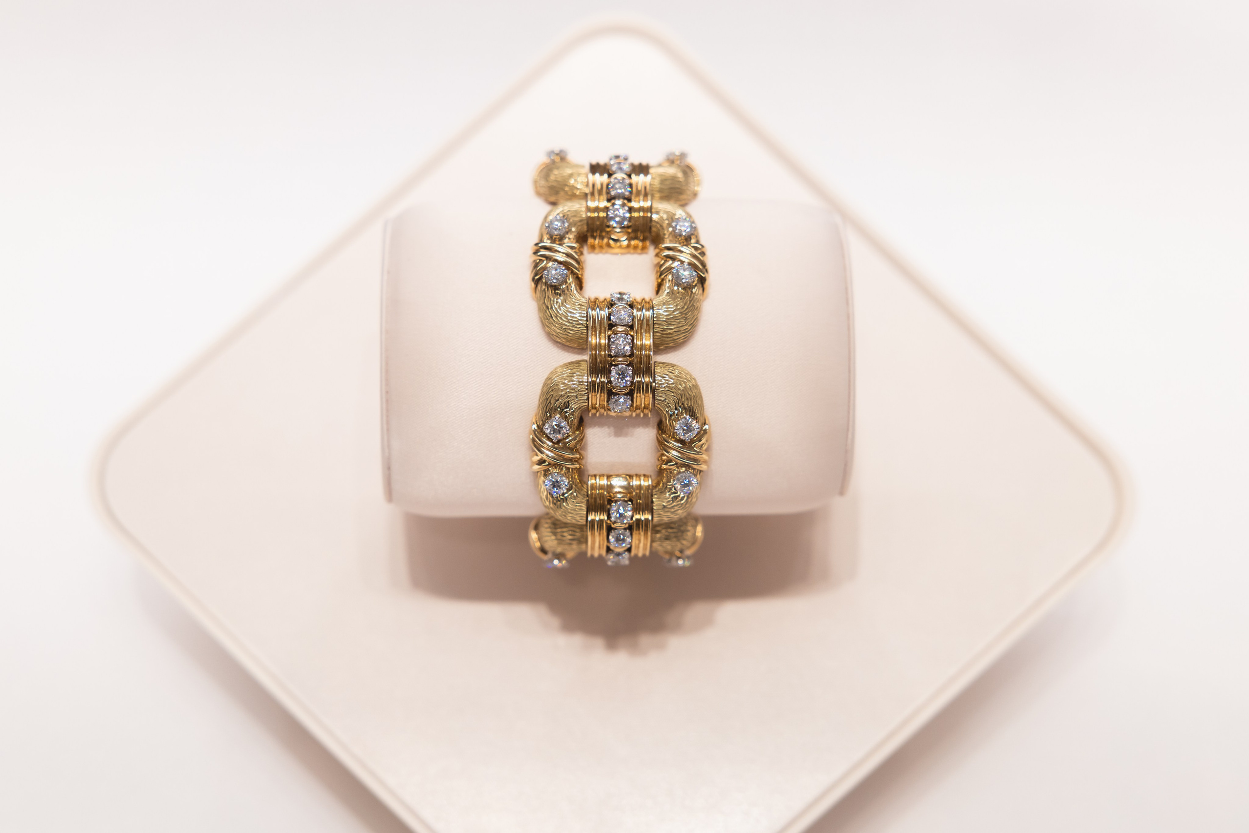 Tiffany. Professional wedding photographer in Copenhagen, Denmark — Julia Byron