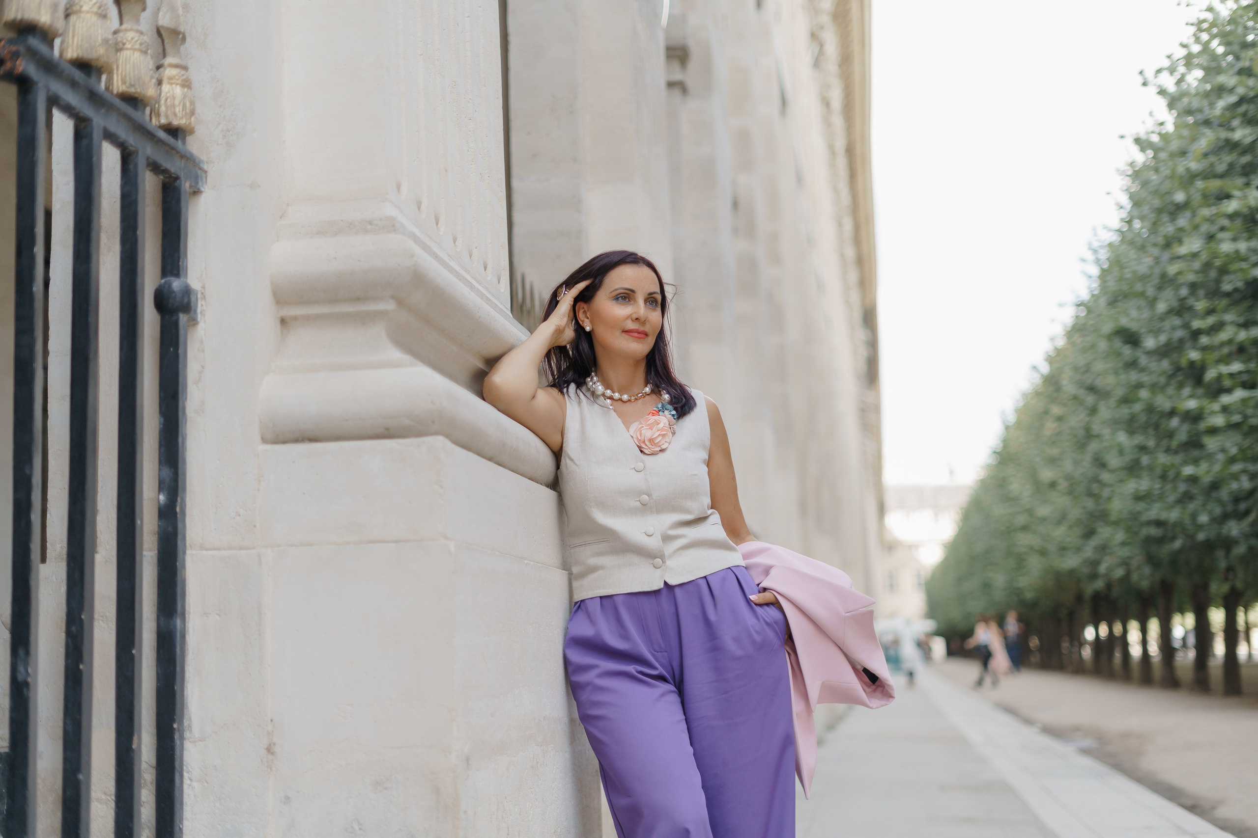 Timeless Elegance: Solo Photoshoot at Palais Royal. Photographe à Paris