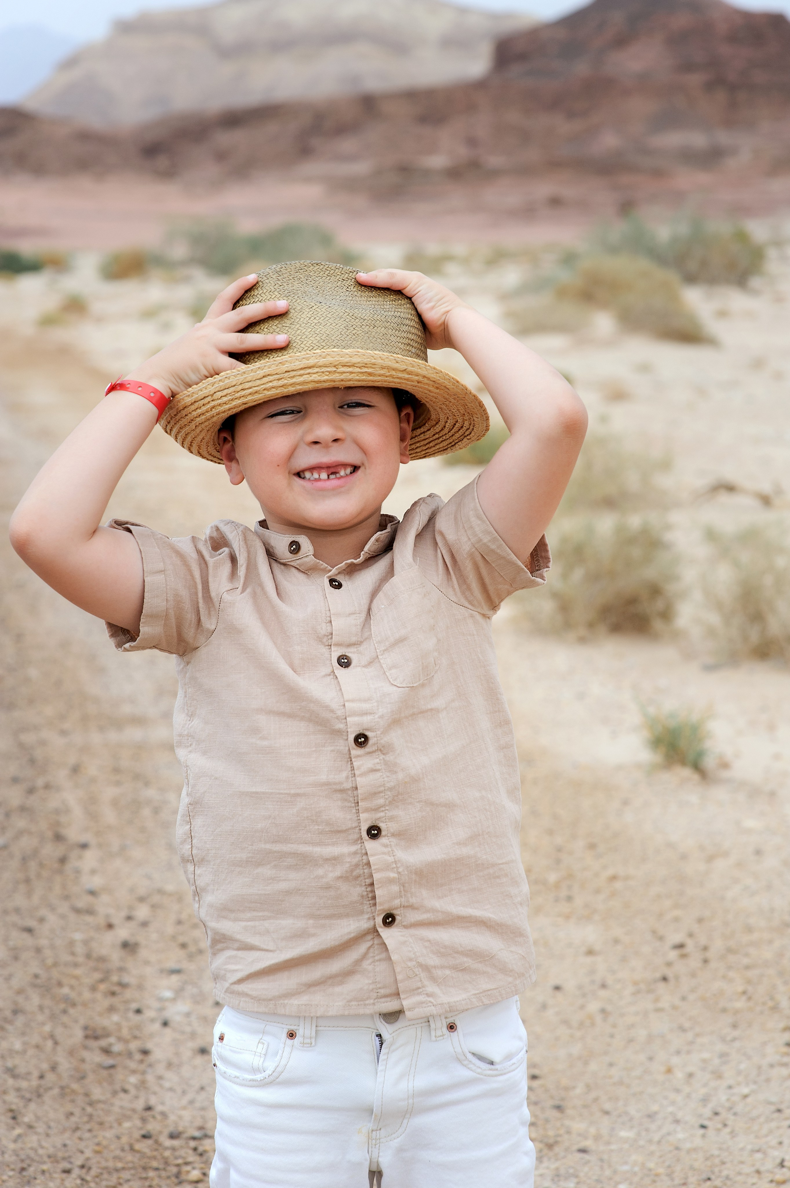 Family photoshooting in the Timna park_Laura&family. Family children pregnancy love stories photographer in Eilat Israel Olga Amchislavsky