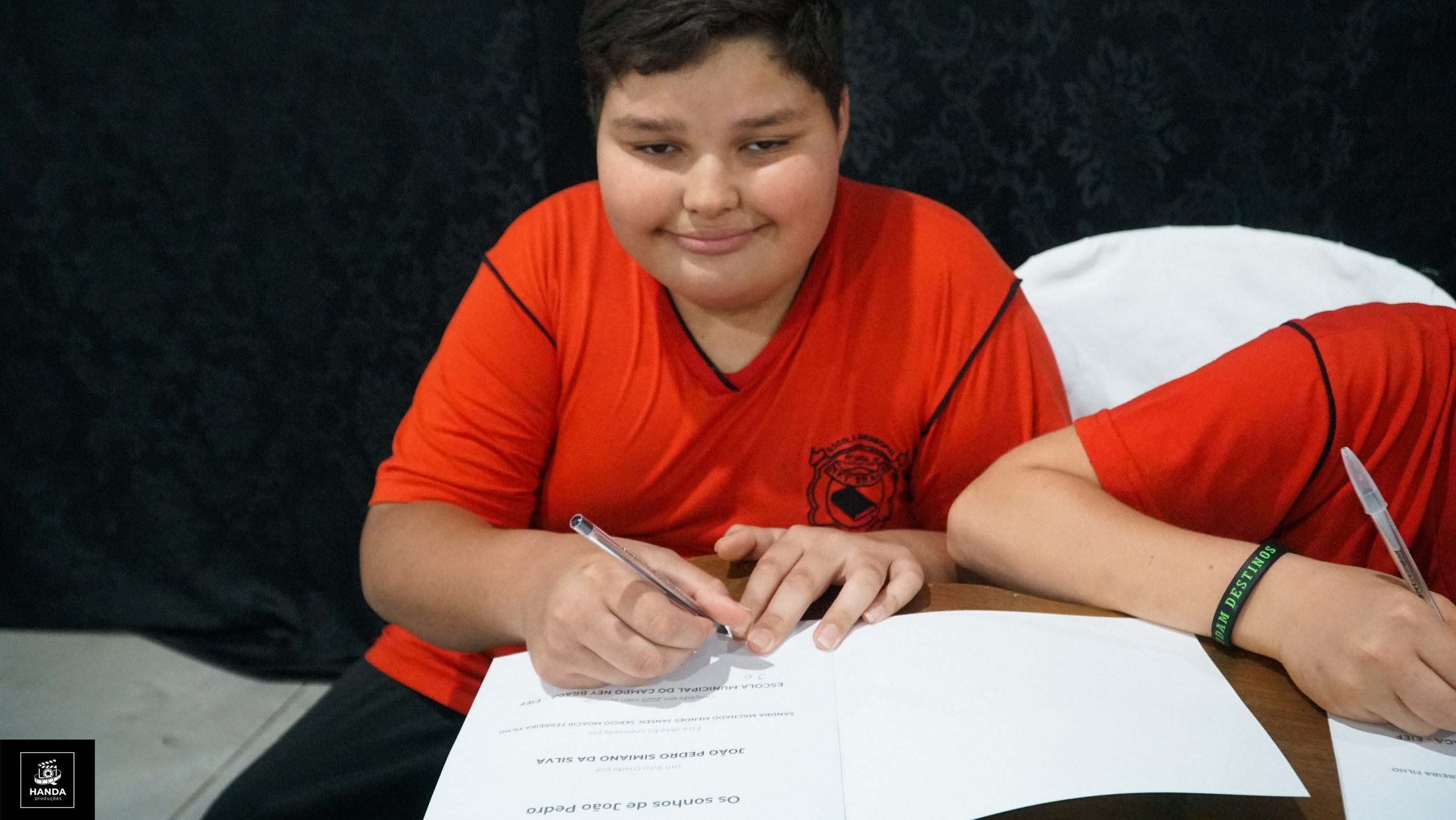 Noite autógrafos colégio Aurélio Buarque de Holanda. Handa Produções