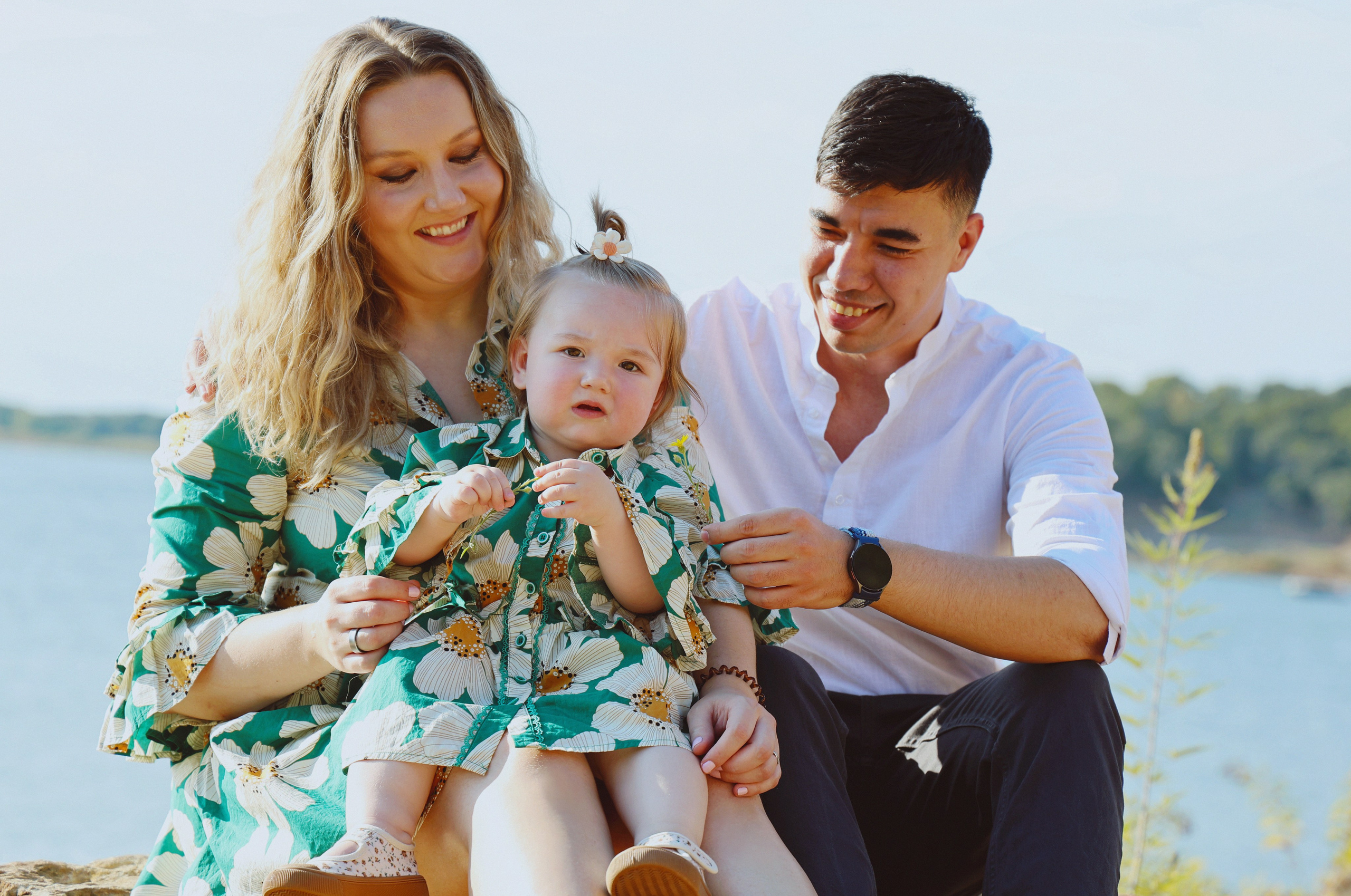 Baby Family Photoshoot – Outdoor Family Photography with Infant or Toddler. Lana Petrychenko — Portrait & Family Photographer. Valencia, Spain