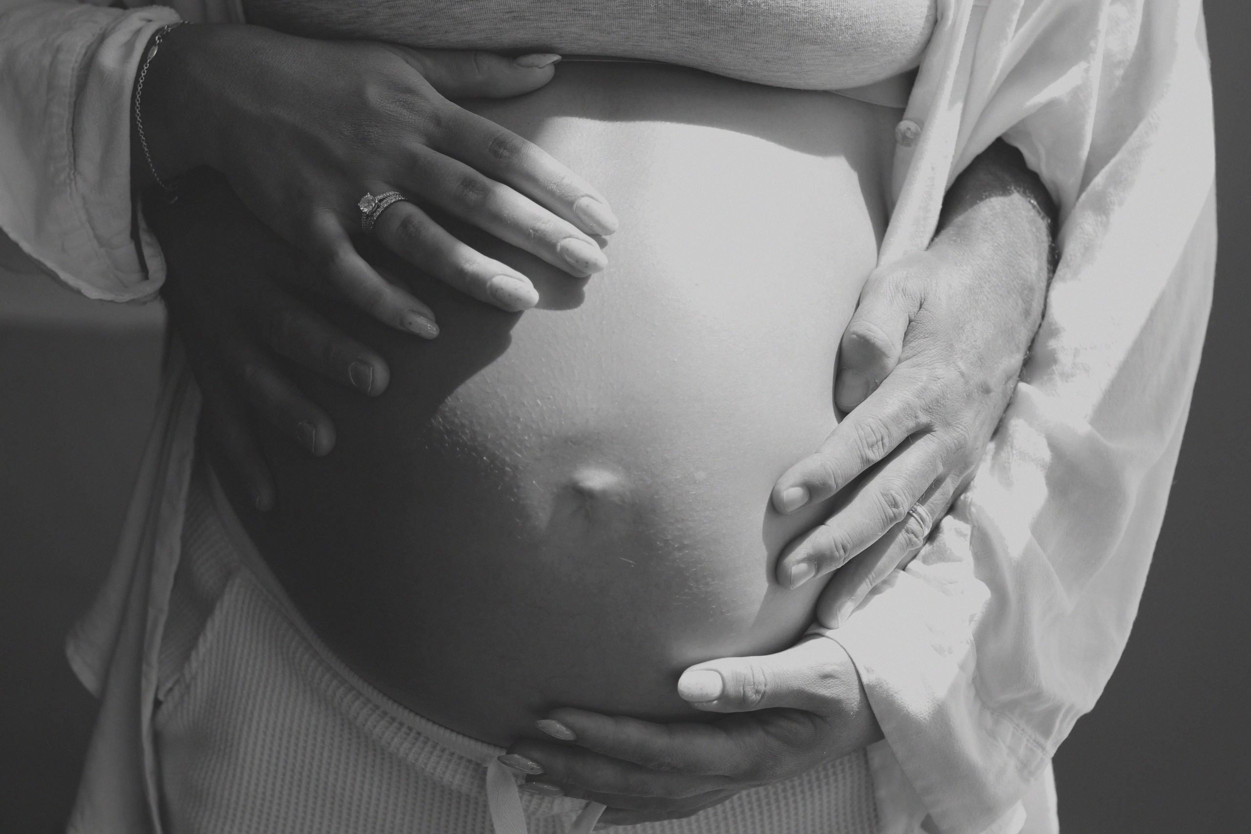 Maternity, Family & Pregnancy Photoshoot at Home. Lana Petrychenko — Portrait & Family Photographer. Valencia, Spain