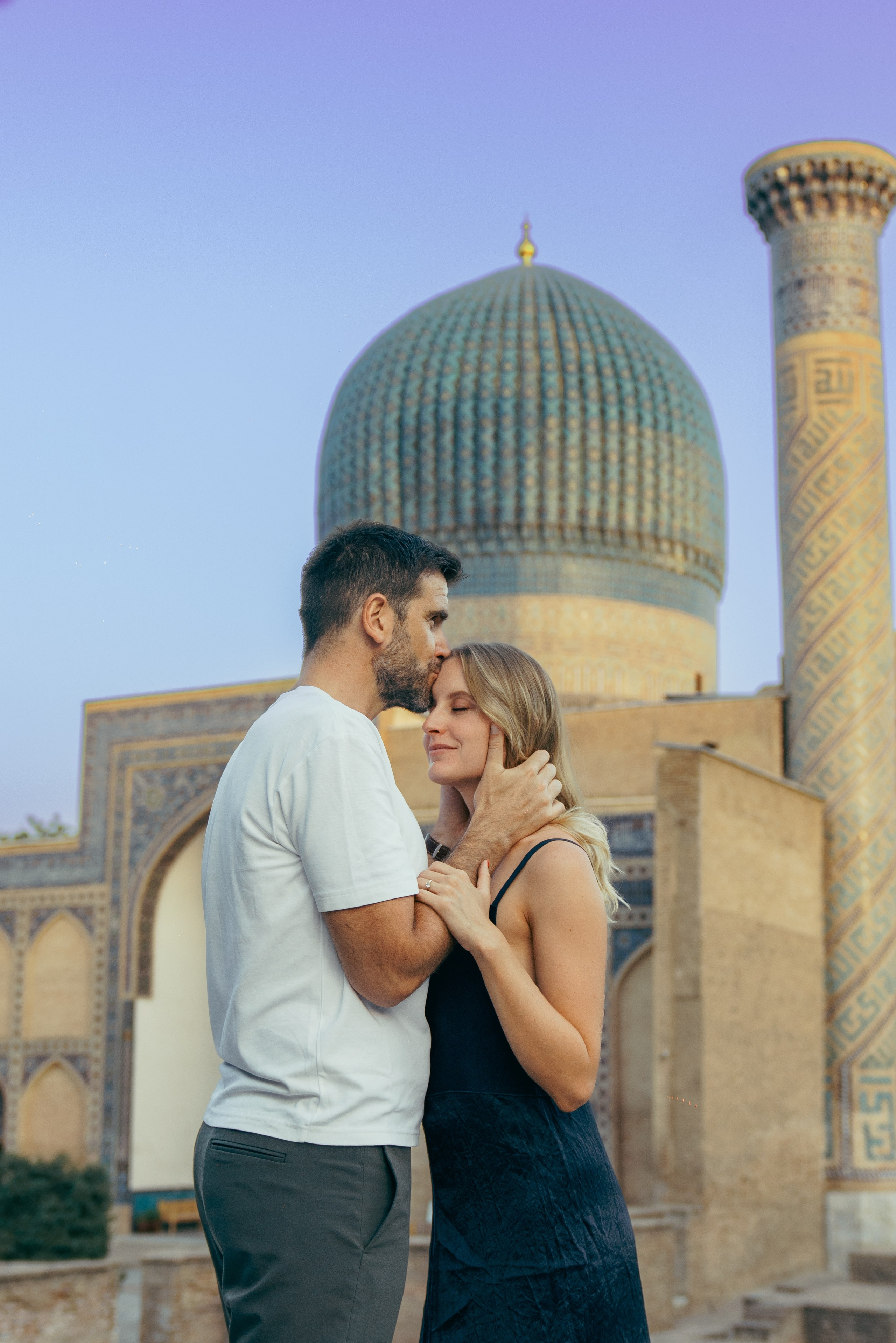Love Story photoshoot in Samarkand with the backdrop of Gur-Emir. Photographer in Uzbekistan and Samarkand Djasur Marupov