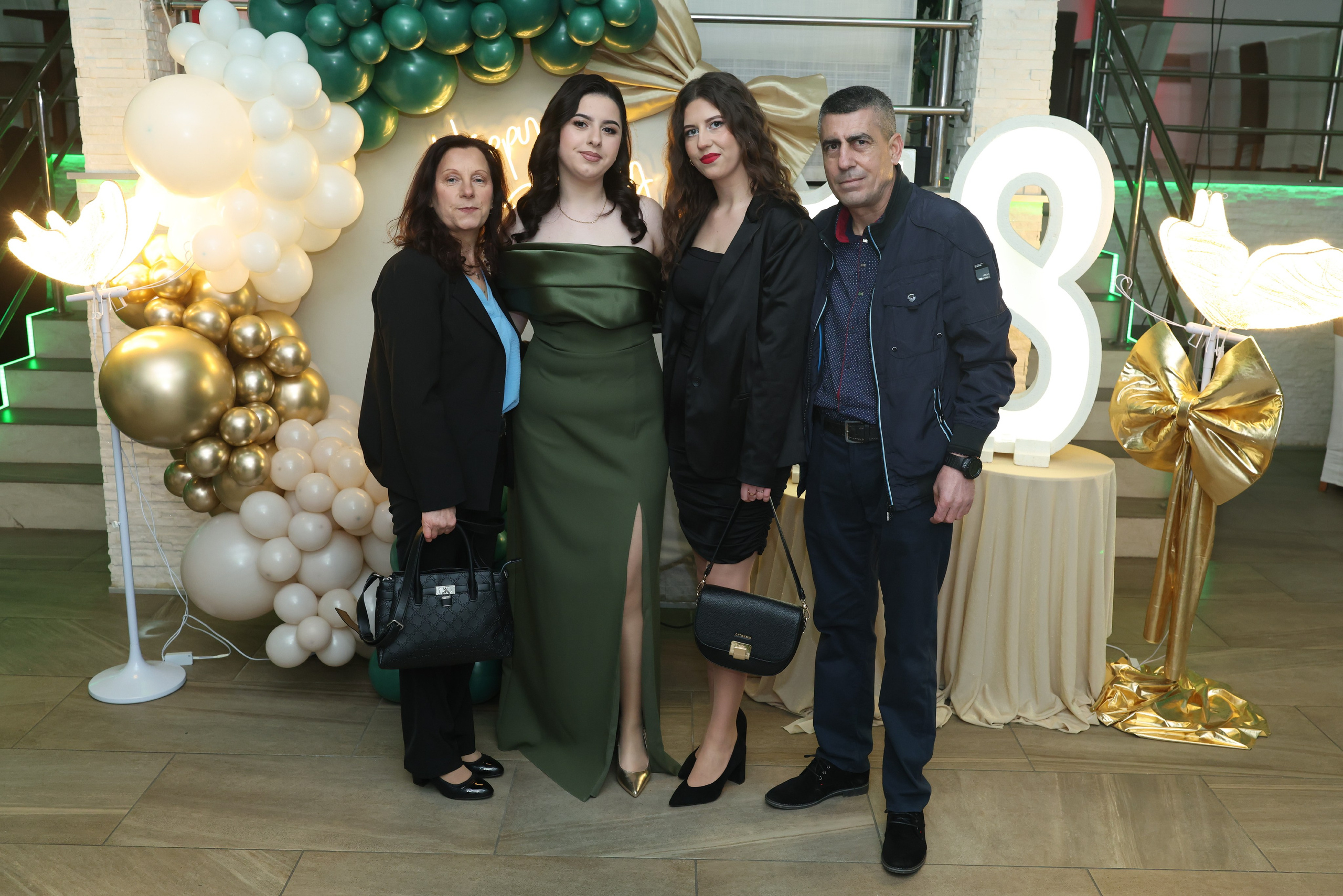 Sarin 18ti rođendan. Foto Simic Jagodina