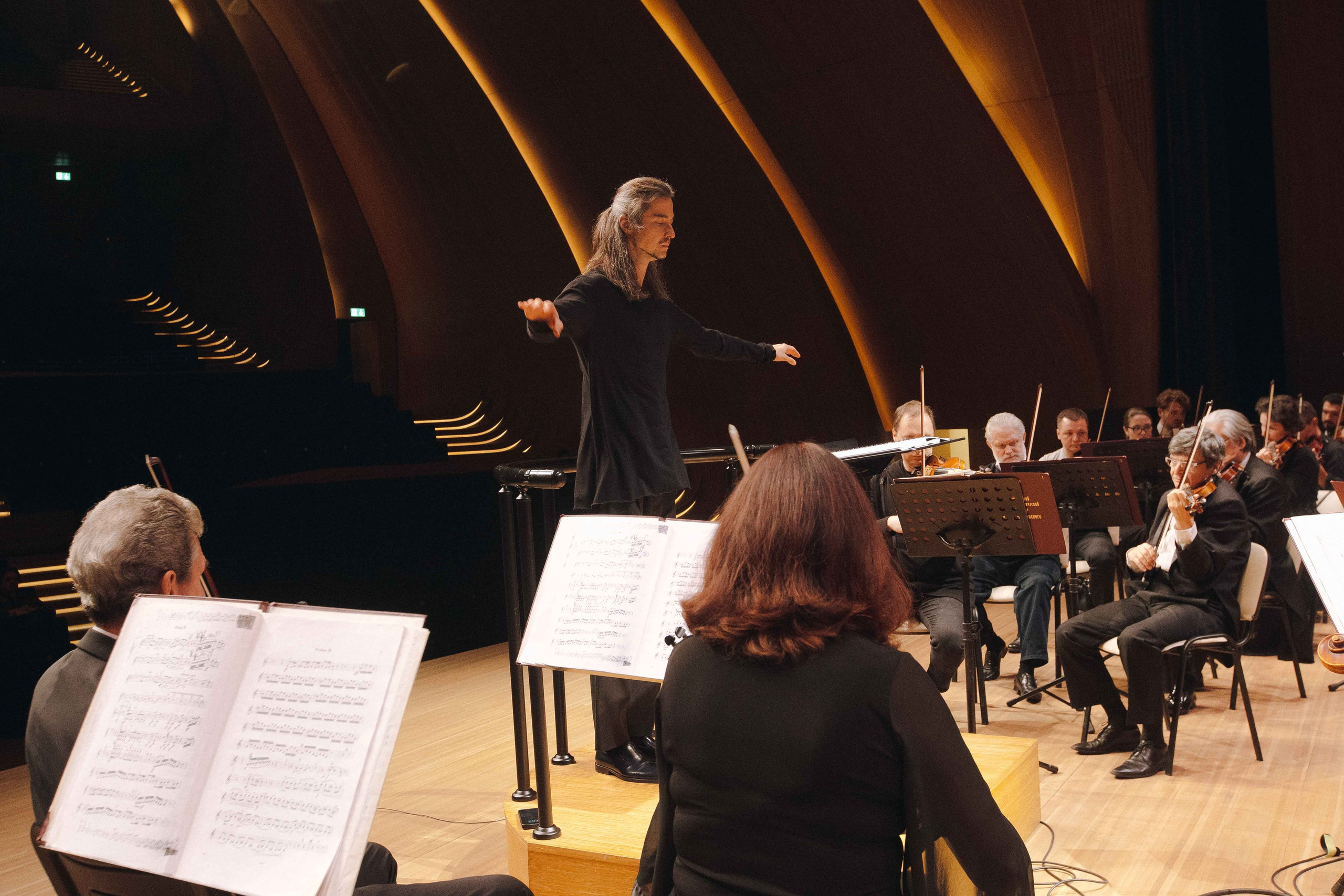 The Tchaikovsky Academic Grand Symphony Orchestra in Baku. Wedding&Event photographer Ismail Rzayev in Baku