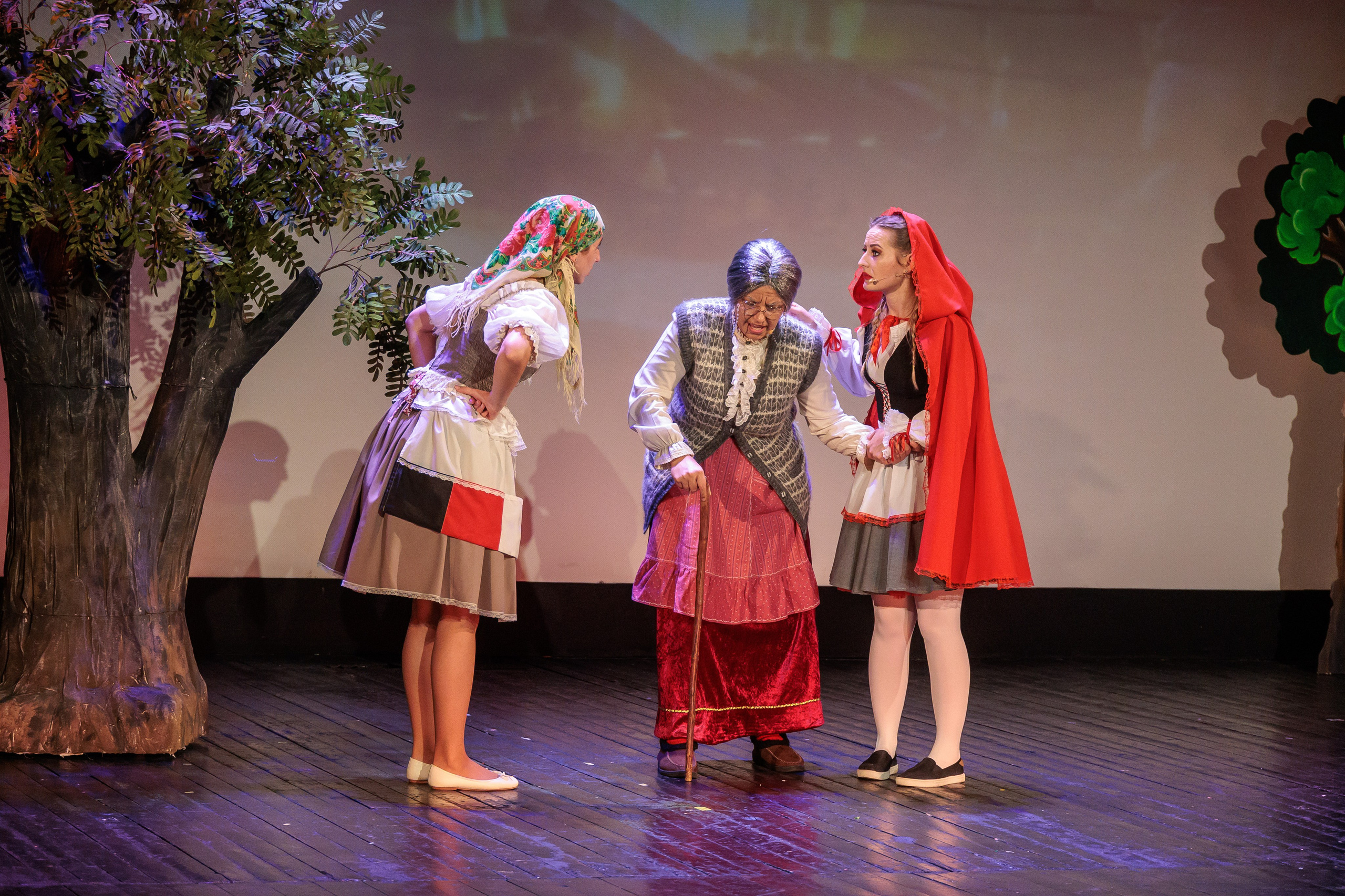 Clounella. Povestea Scufita rosie. ✔️ Фото Видео на свадьбы и крестины Молдова — Cinematic.md