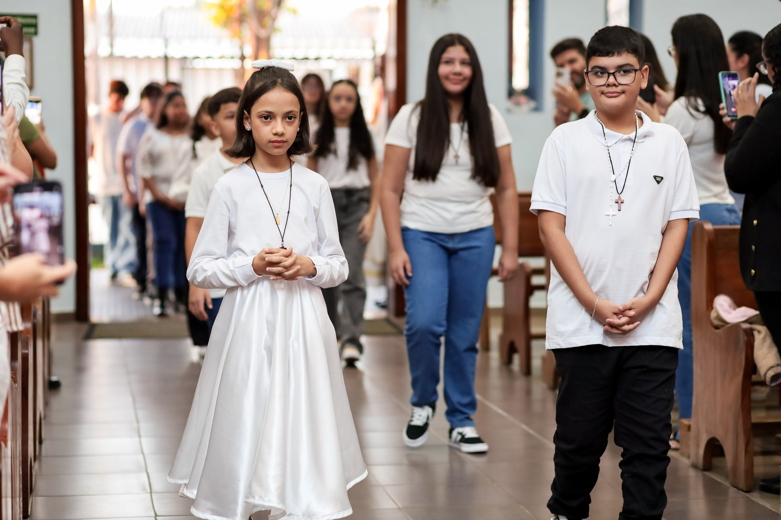 Primeira Eucaristia. Fotógrafo de momentos Sagrados