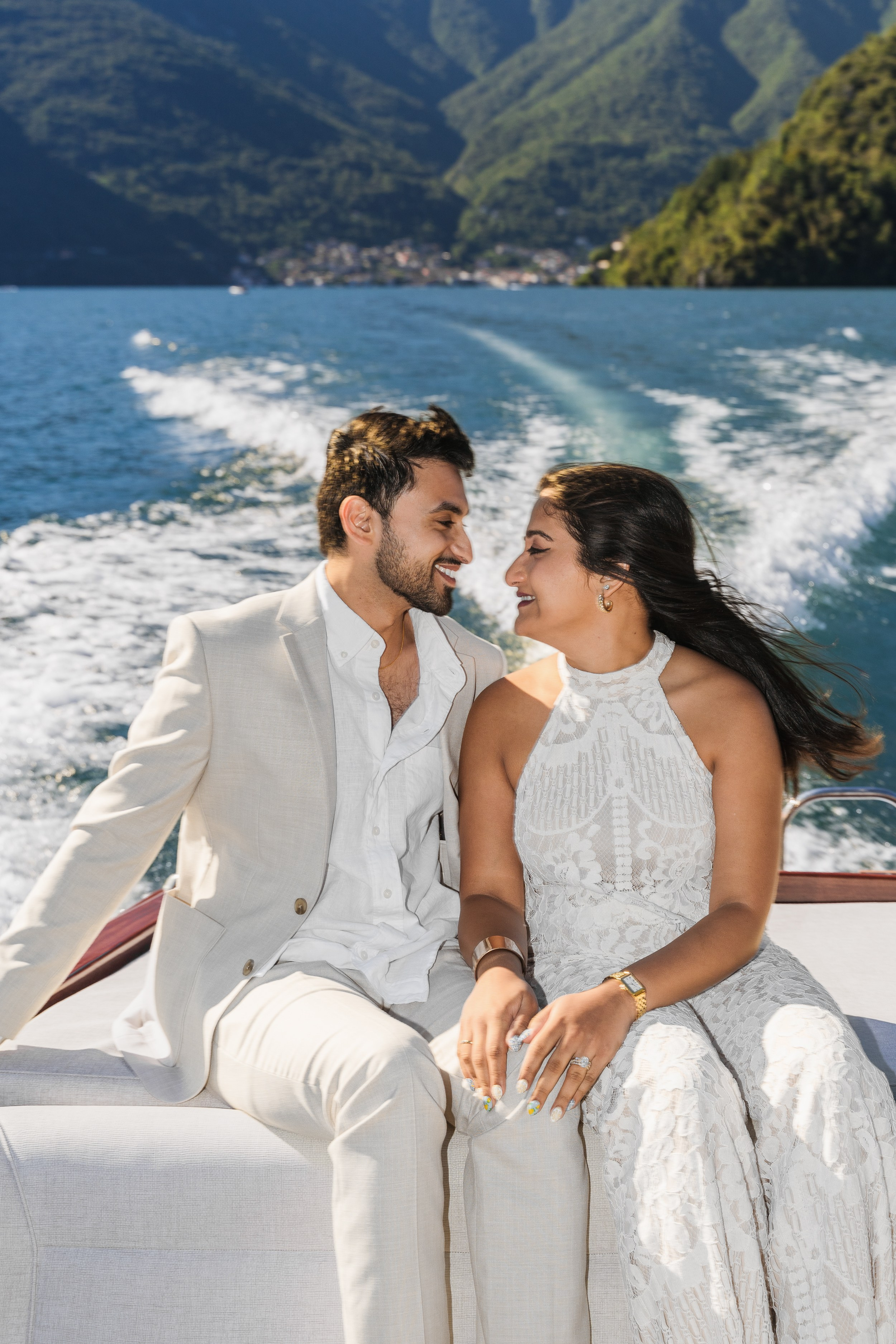 Boat Tour Anniversary in Lake Como. Proposal Photographer in Lake Como