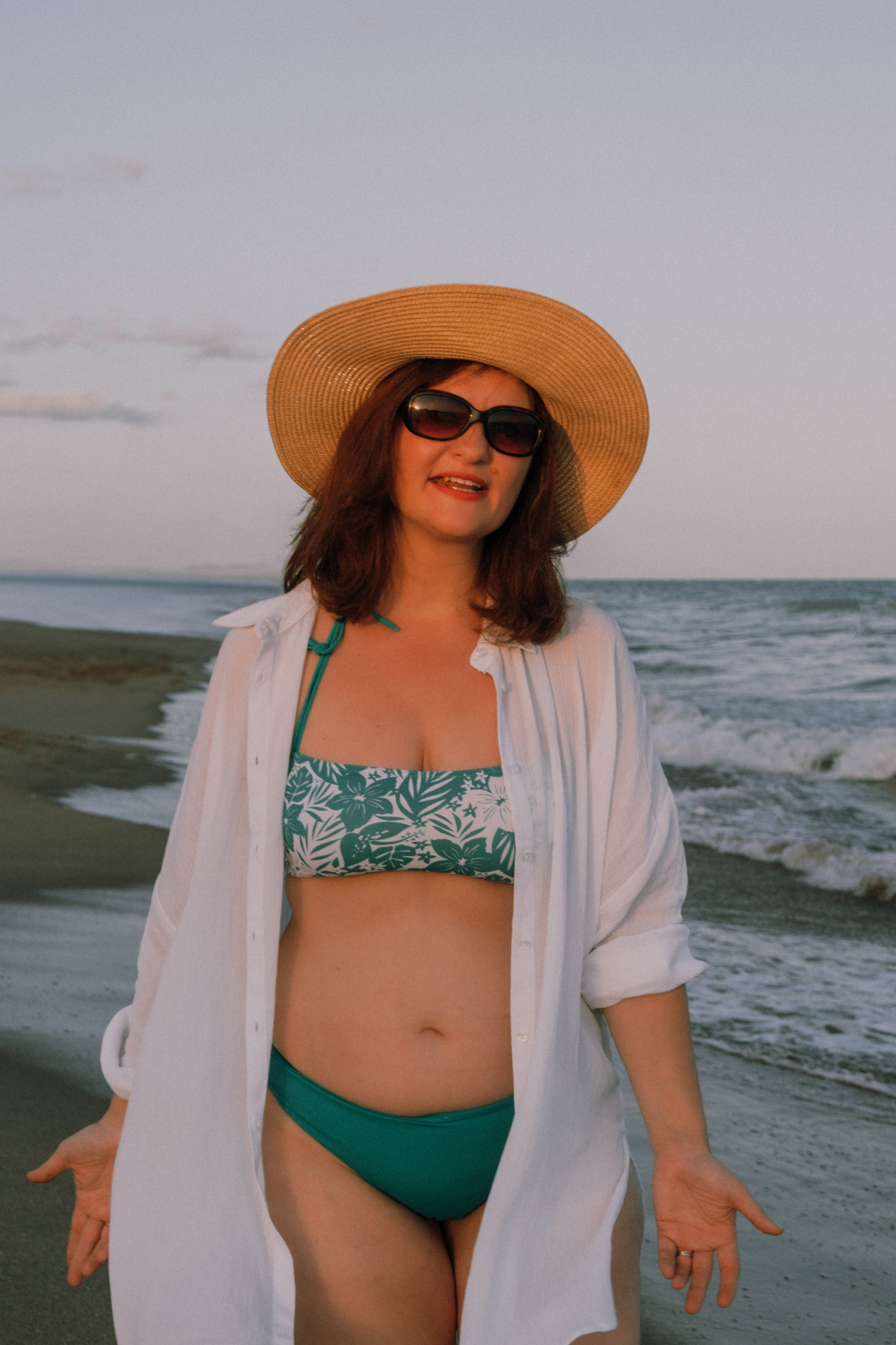 Sesión de amigas en la playa. Fotografía profesional en Calafell - Elena Medvedeva