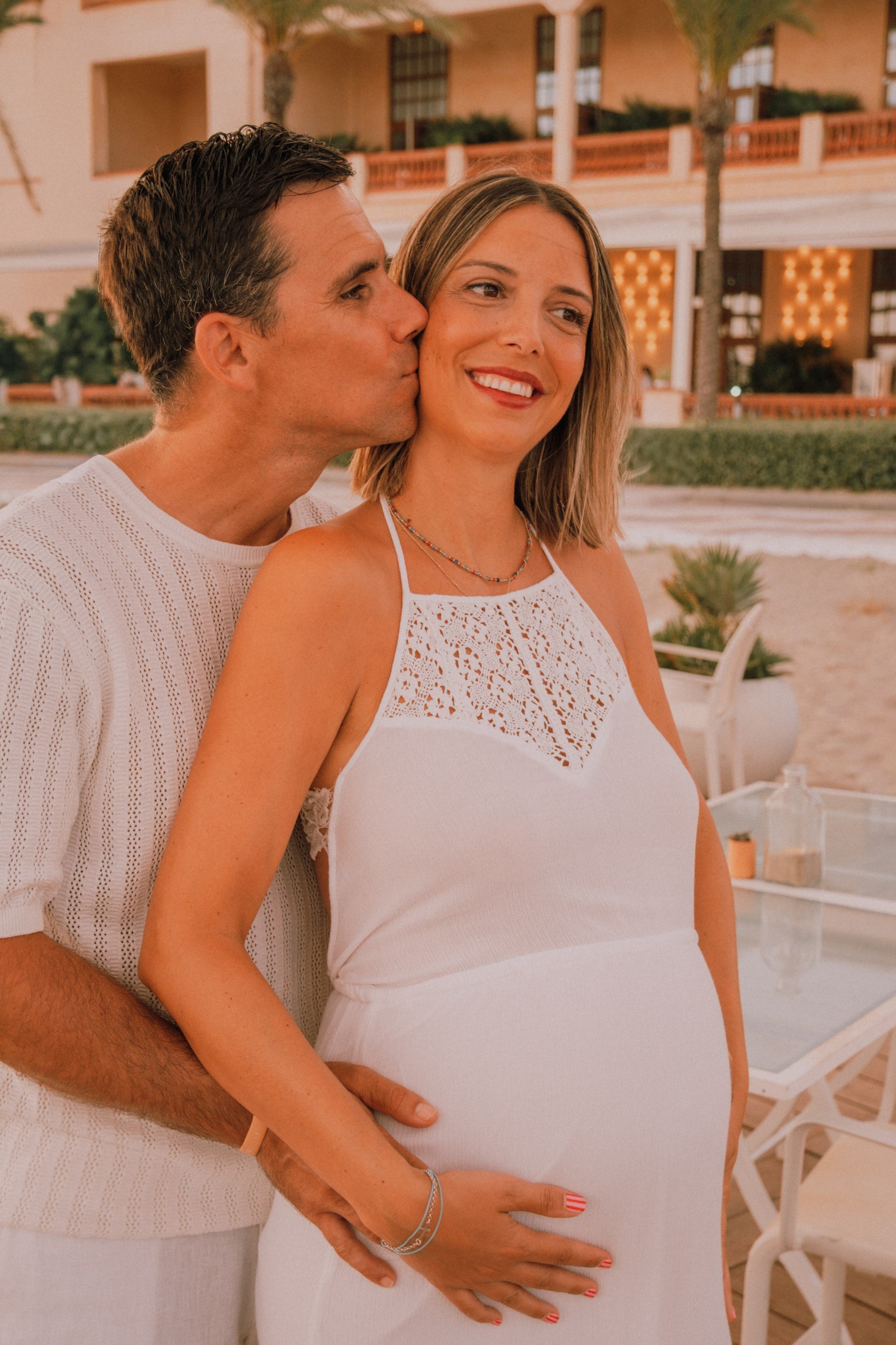 Sesión embarazo en la playa. Fotografía profesional en Calafell - Elena Medvedeva