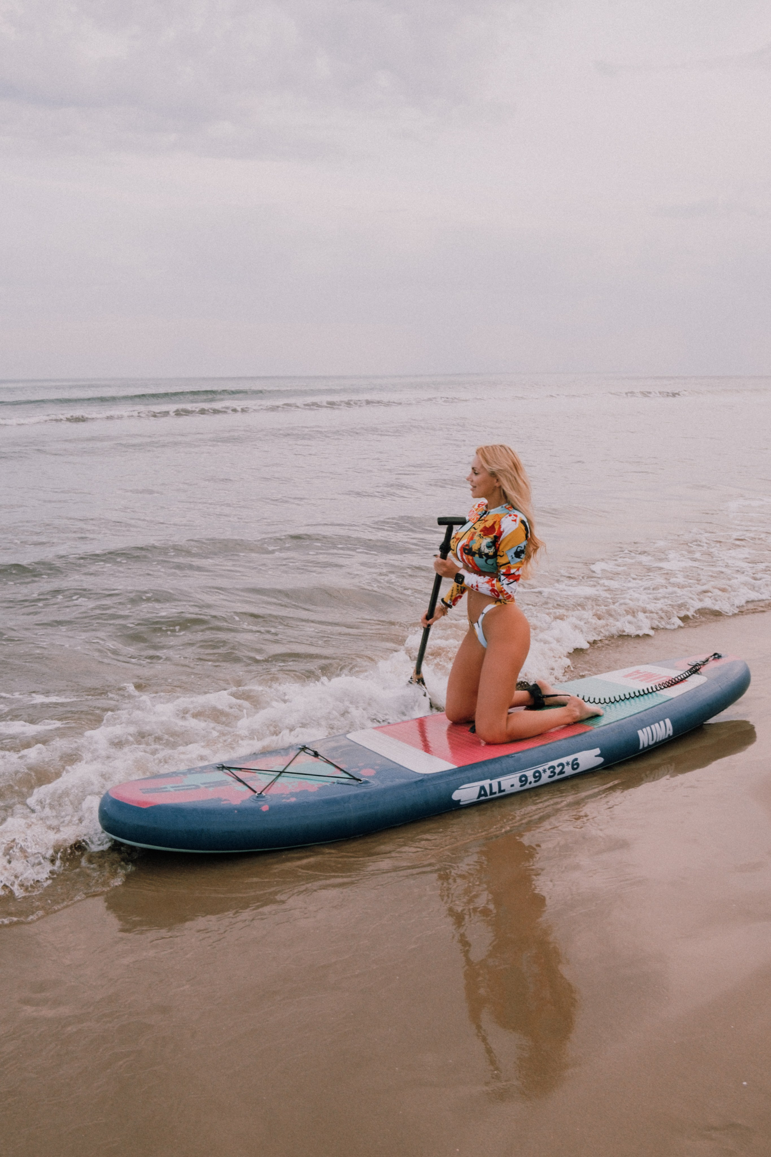 Sesión individual en la playa. Fotografía profesional en Calafell - Elena Medvedeva