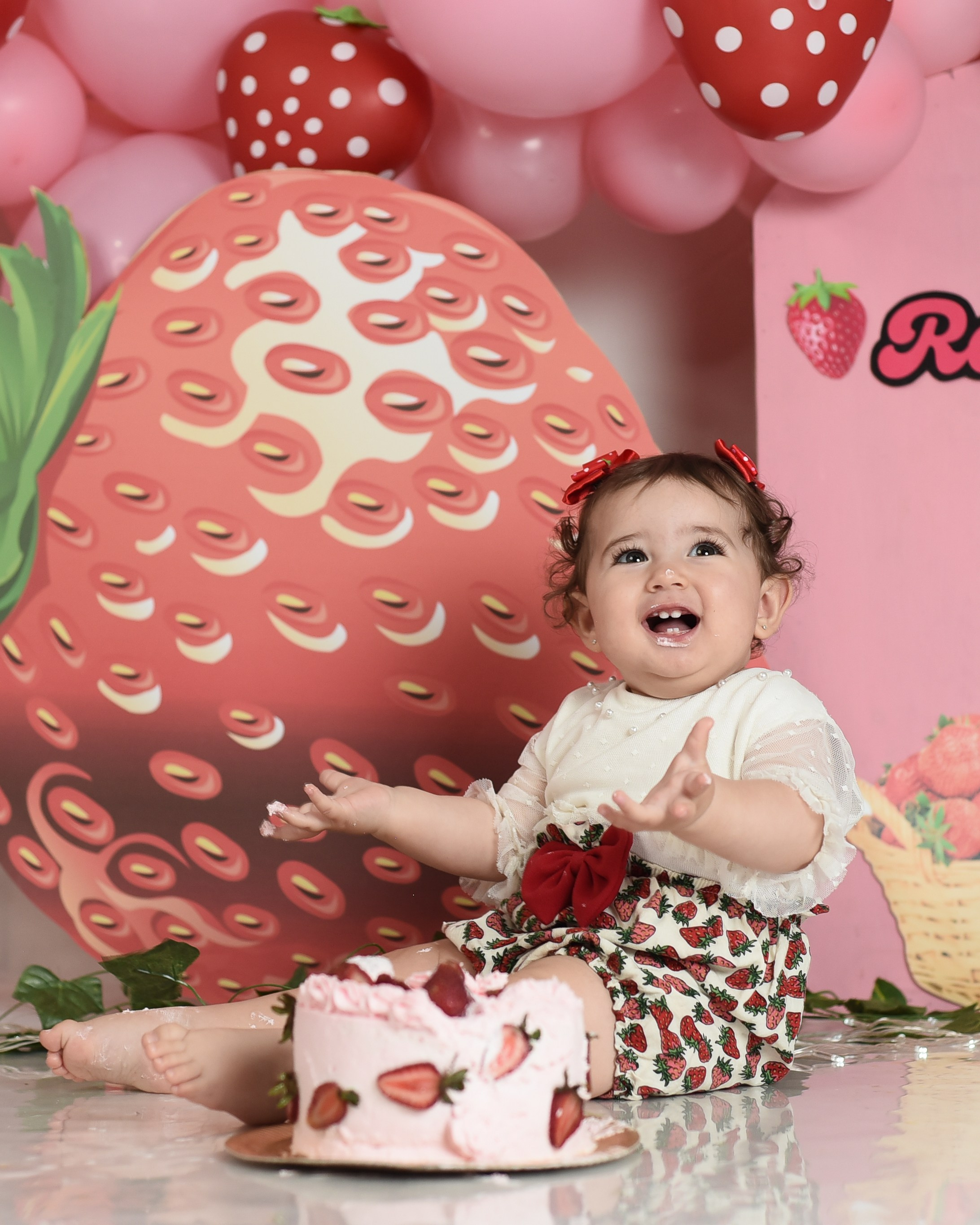 Sesión 1er año de Rebeca. Temática: Frutillita + Mini Sesión Navideña. Fotografo de casamiento en misiones y fotógrafo de familia  Posadas