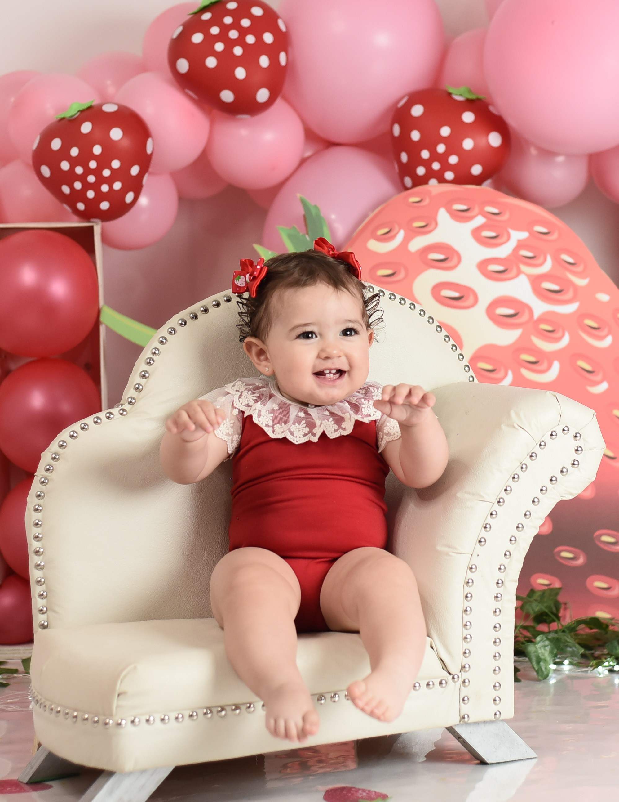 Sesión 1er año de Rebeca. Temática: Frutillita + Mini Sesión Navideña. Fotografo de casamiento en misiones y fotógrafo de familia  Posadas