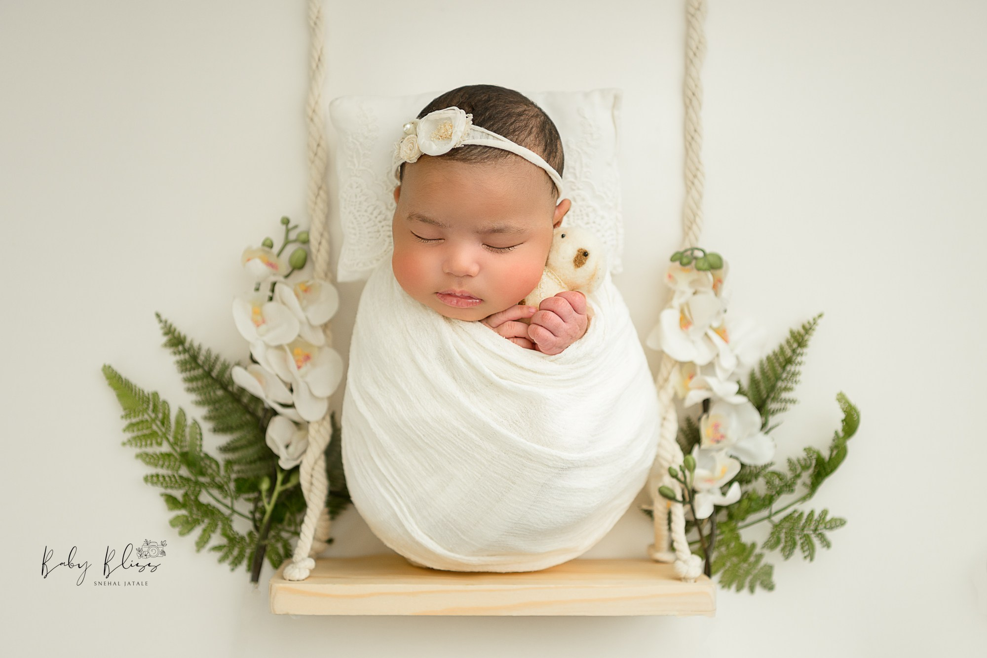Best Newborn photography Doha Qatar | Home service available | Book now