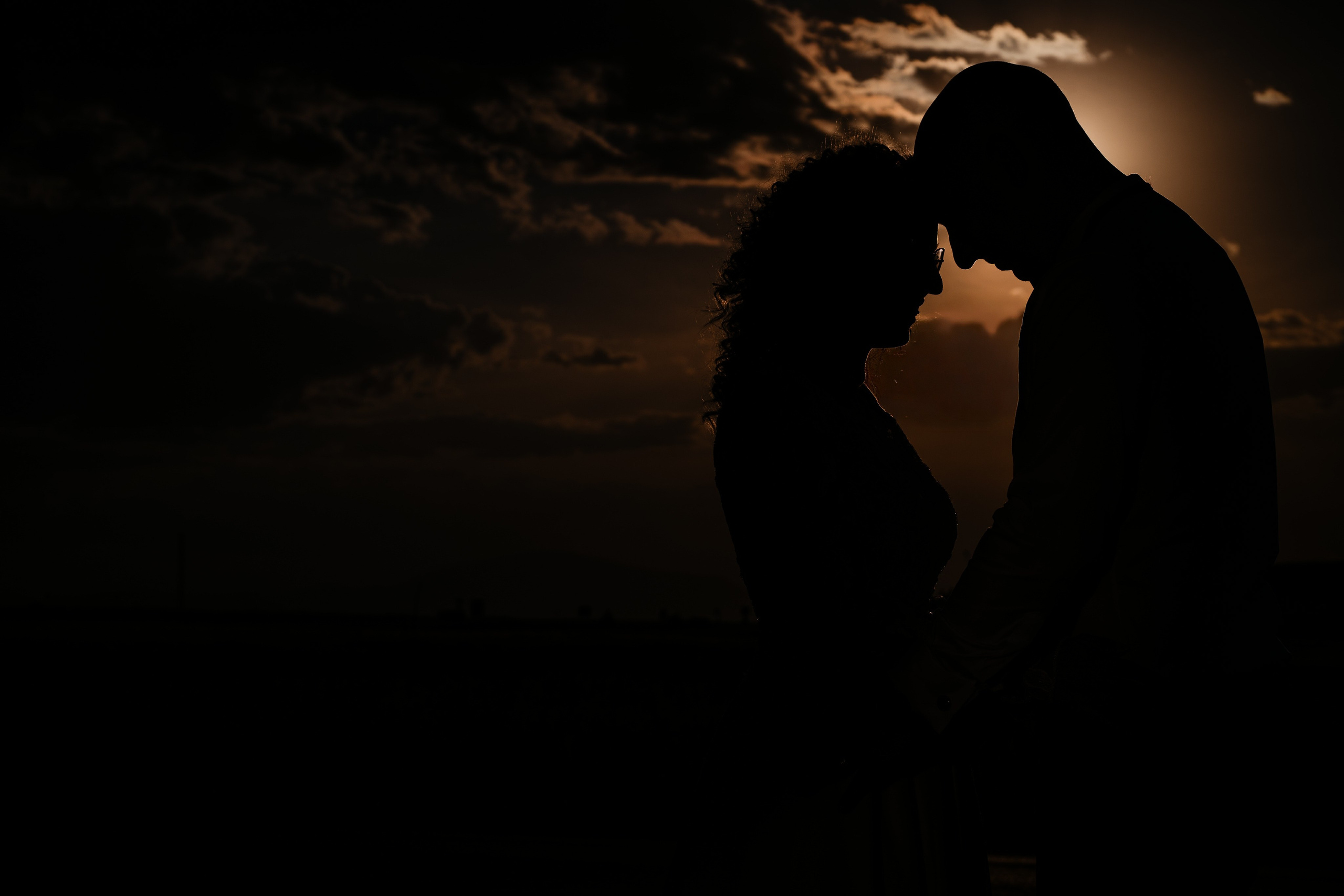 Silueta la apus in ziua nuntii