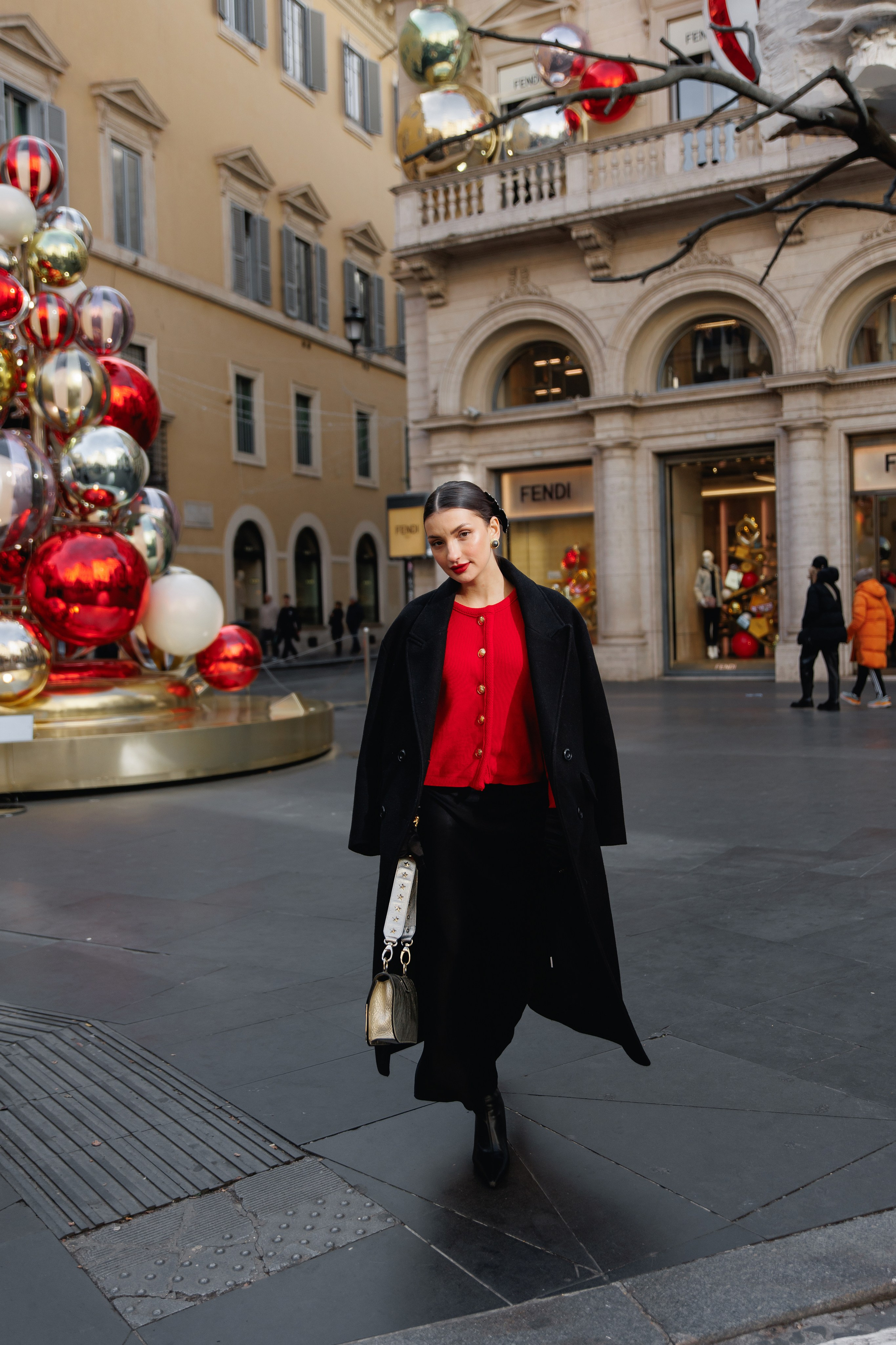 Christmas photoshooting in Rome Couple street christmas shooting Christmast looks style Christmas photoshootingRome christmast Christmas couple looksNew year Photoshooting