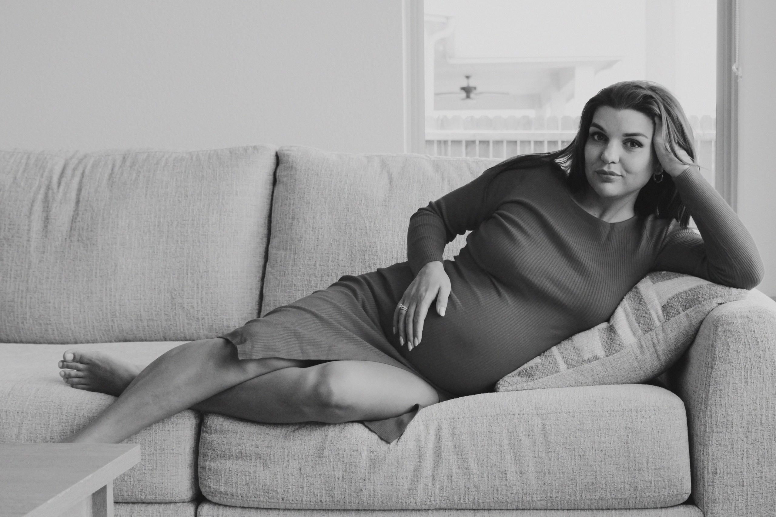 Maternity, Family & Pregnancy Photoshoot at Home. Lana Petrychenko — Portrait & Family Photographer. Valencia, Spain