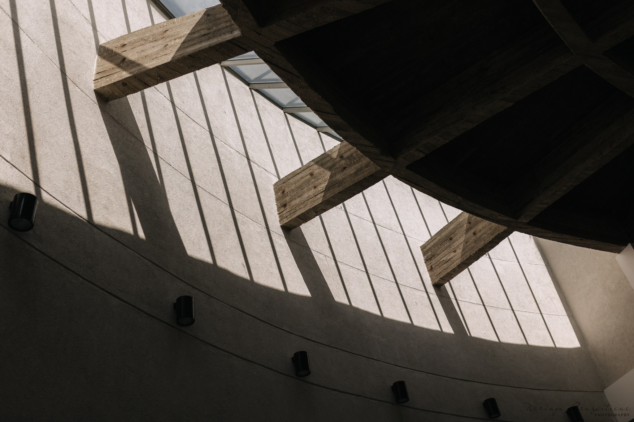 Vestuvinė fotosesija Kaune, Vienybės aikštėje, prie Lietuvos banko