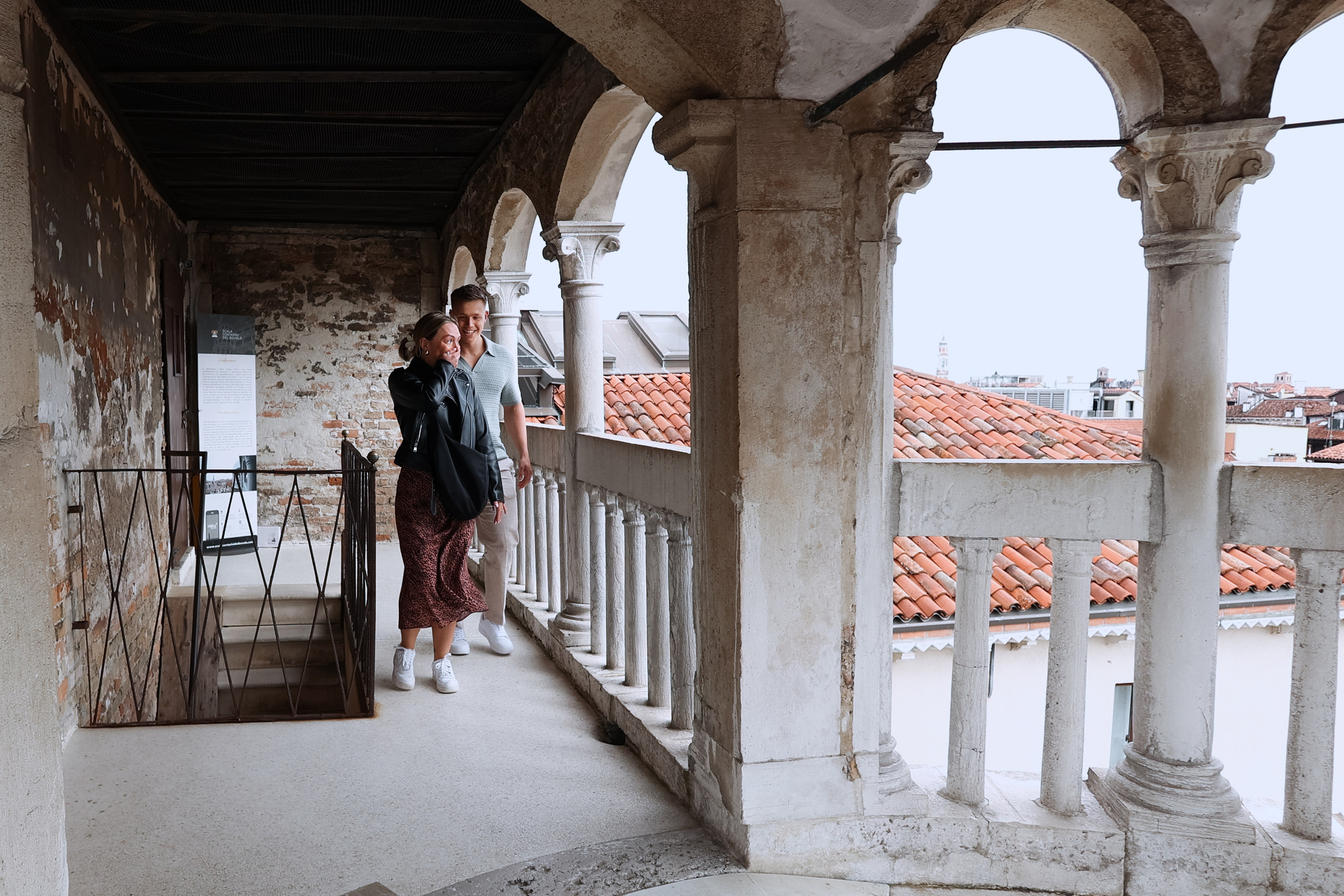 Wedding proposal at Scala Contarini del Bovolo. Photographer in Venice, Viktoria Antonova