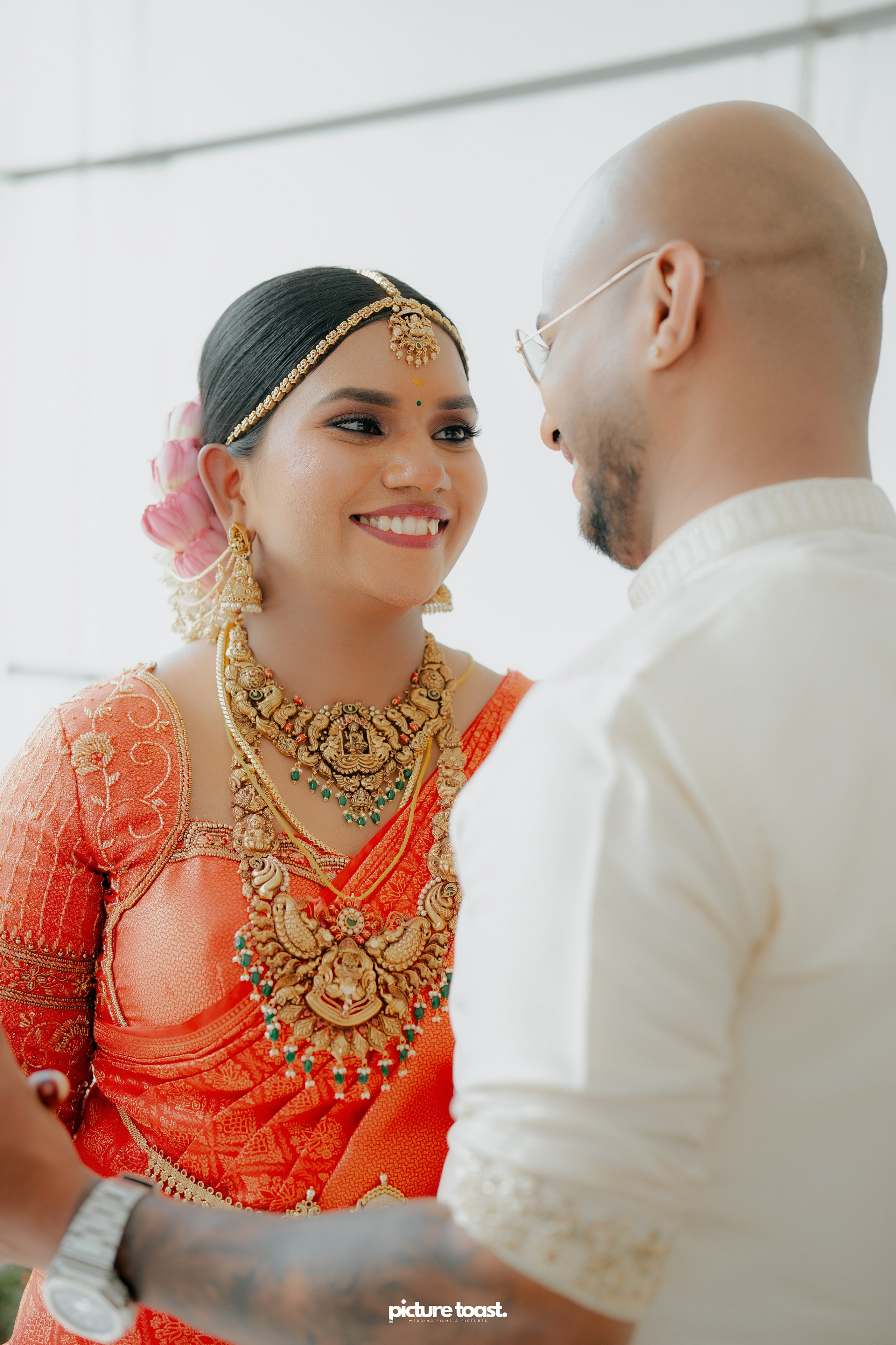 Traditional Kerala Hindu Wedding Ft. Anusree & Vishnu. Fine art Wedding Photographers in India & Canada