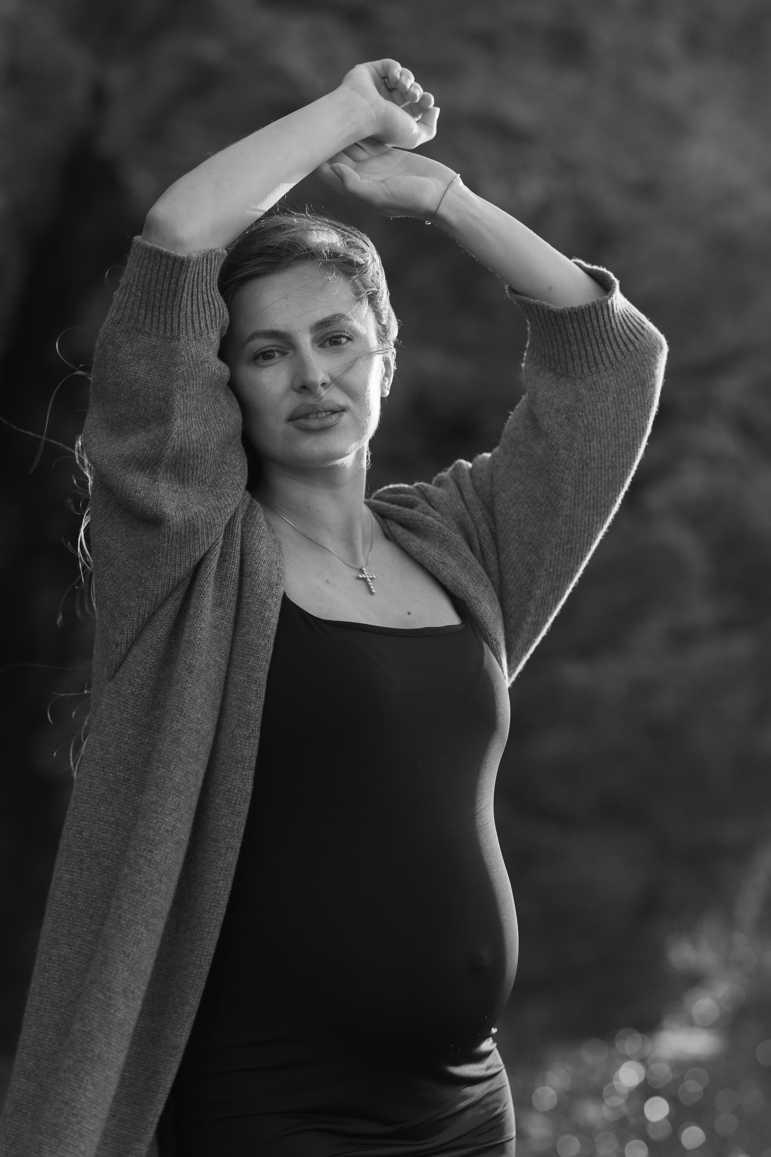 Sunset maternity photoshoot. Annah Louwagie — Lifestyle photographer for couples, families & brands | France & worldwide