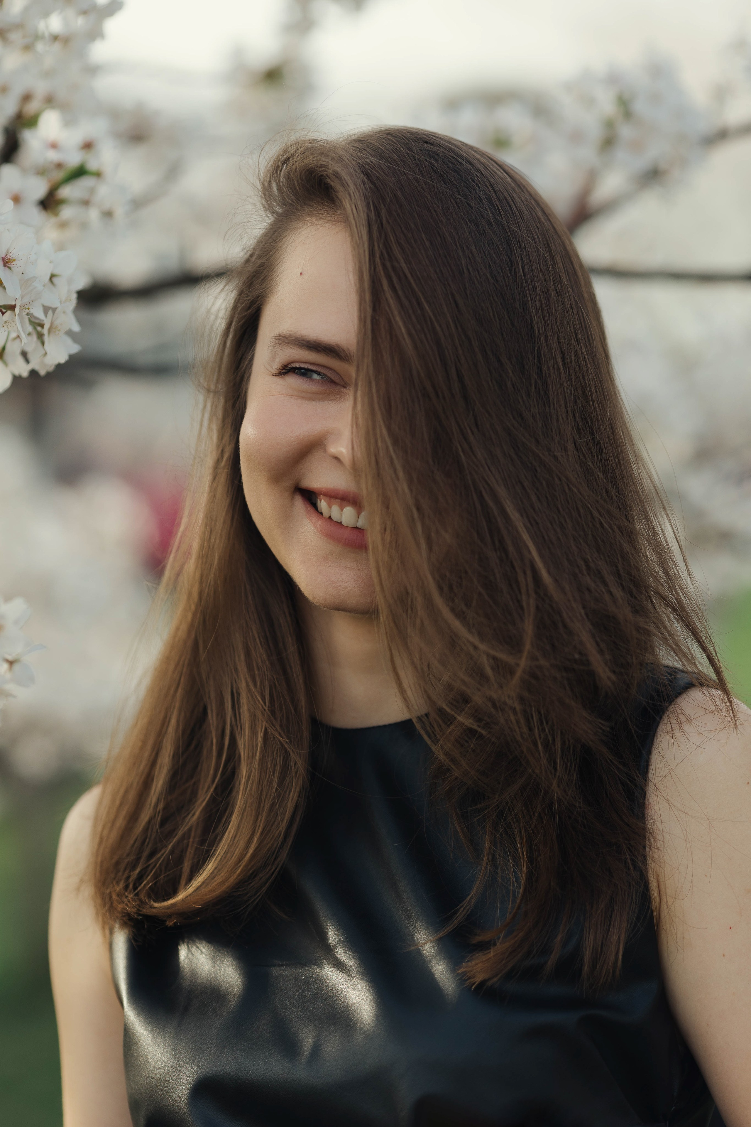 Прогулка Ольги в сакуре. Family photographer in Vilnuis Svetlana Naumova